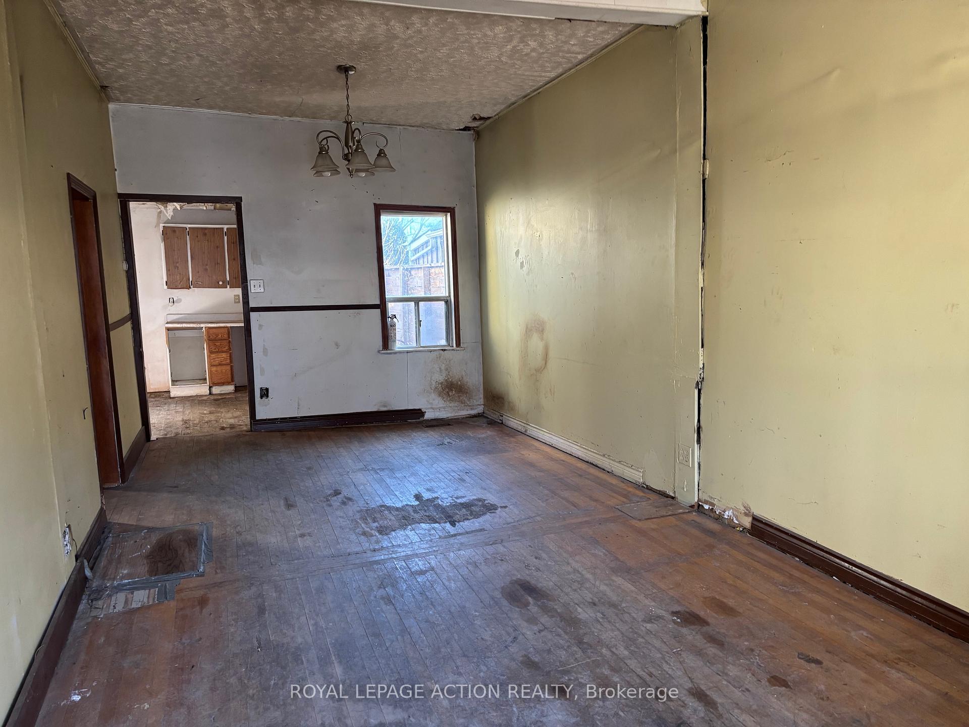 Photo 10 of 85 Wood Street E, Hamilton, North End — HOMEH