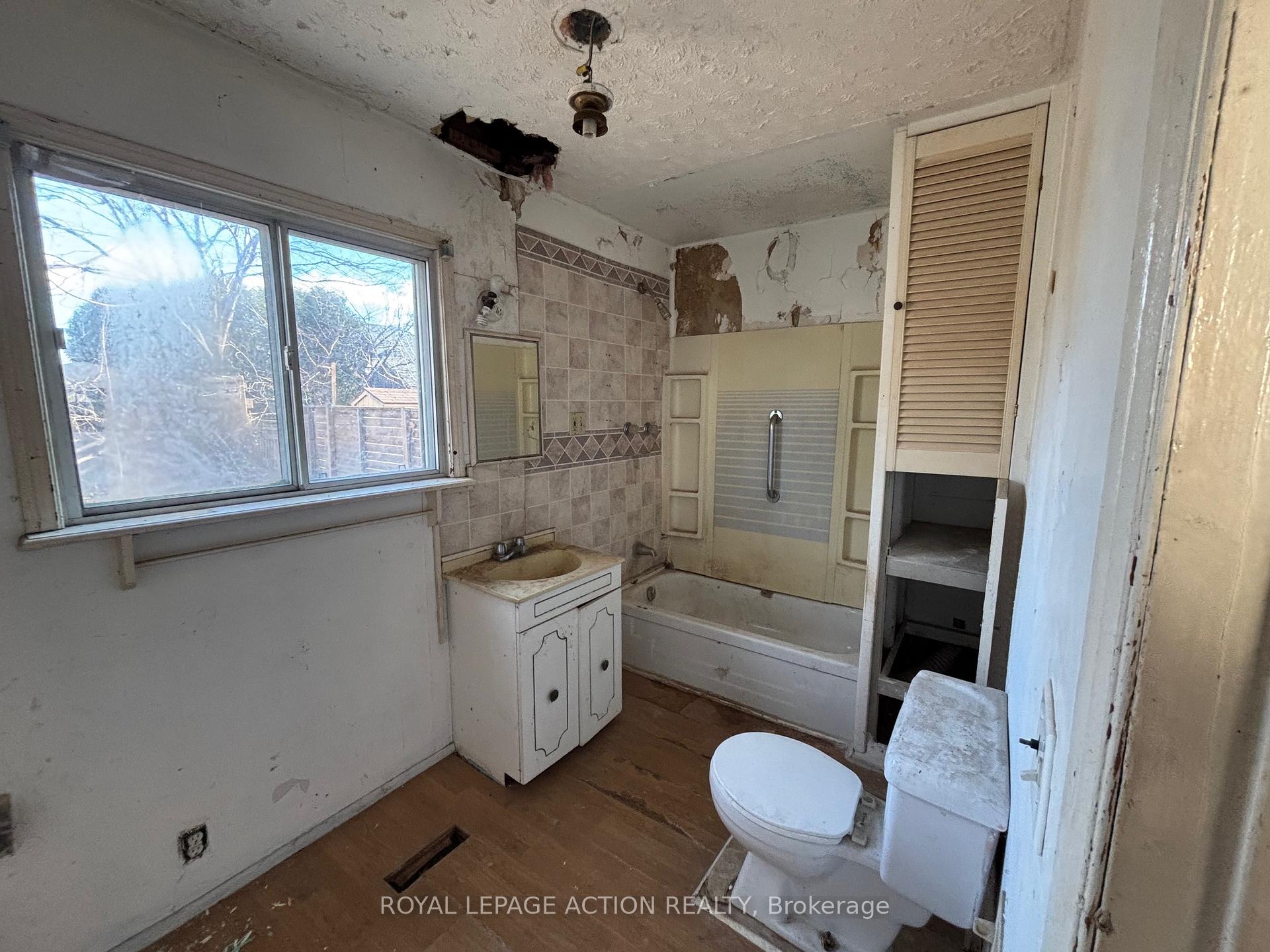 Photo 14 of 85 Wood Street E, Hamilton, North End — HOMEH