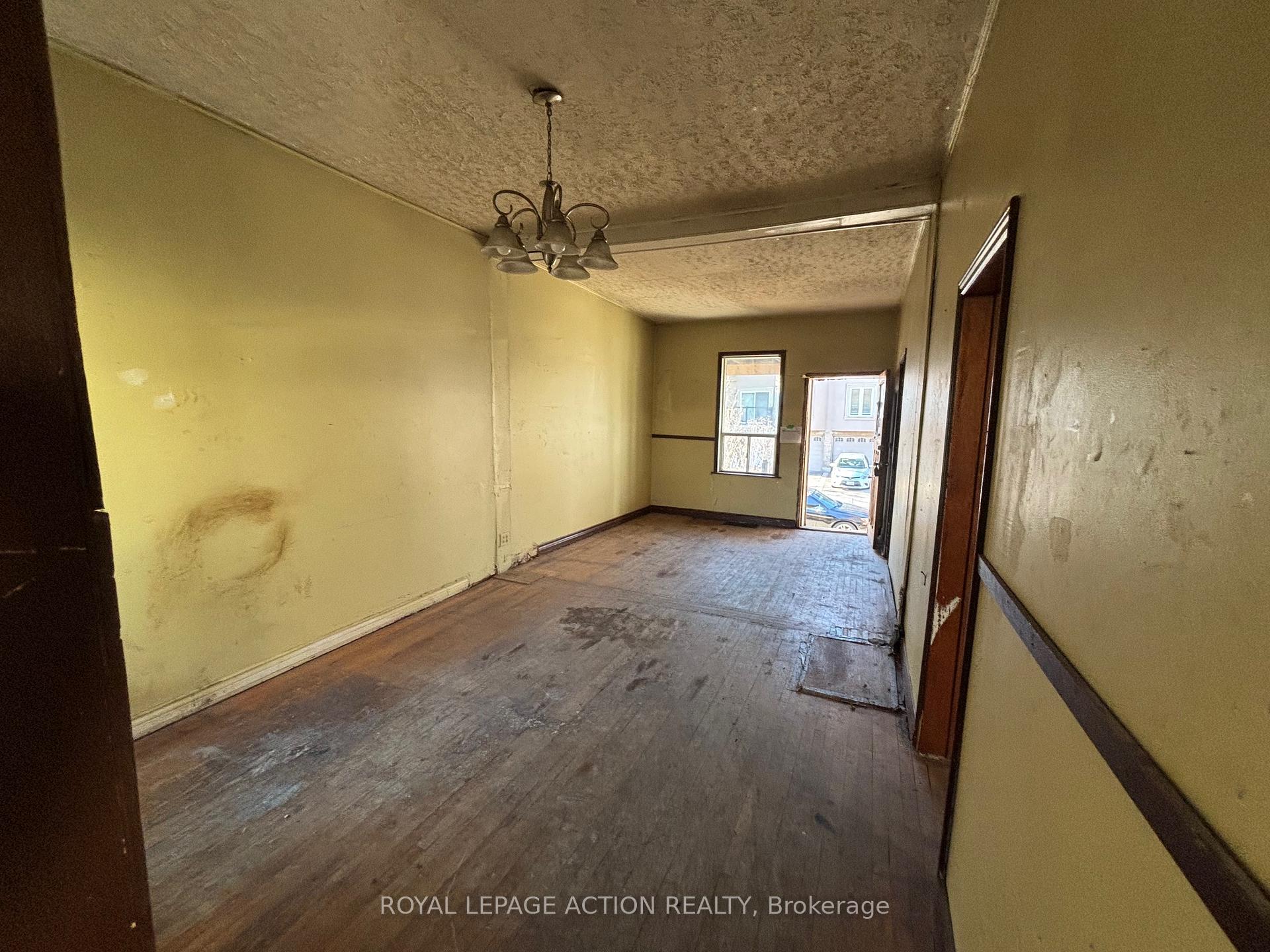 Photo 17 of 85 Wood Street E, Hamilton, North End — HOMEH
