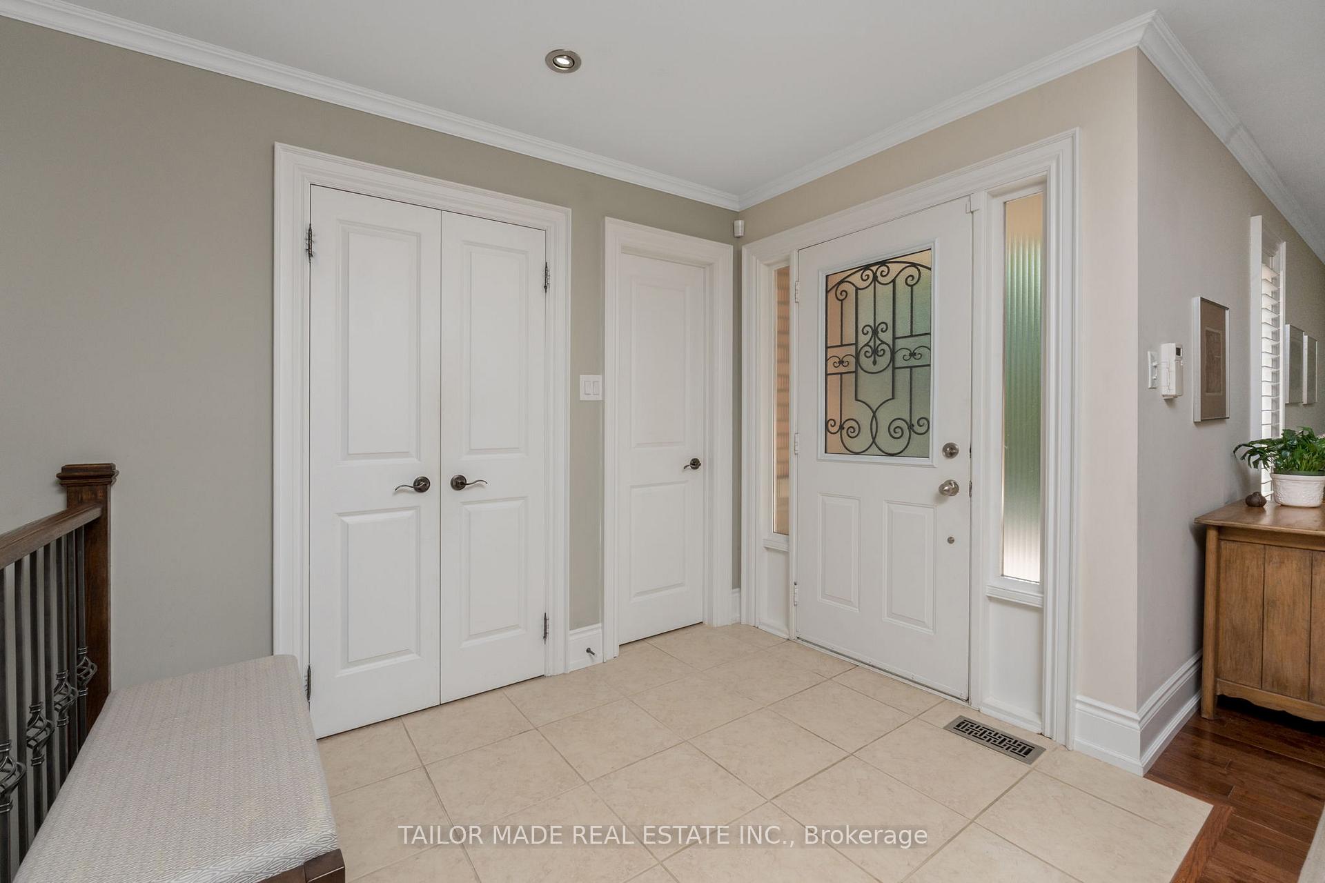 Photo 4 of 20 Lennox Court, Brampton, Snelgrove — HOMEH