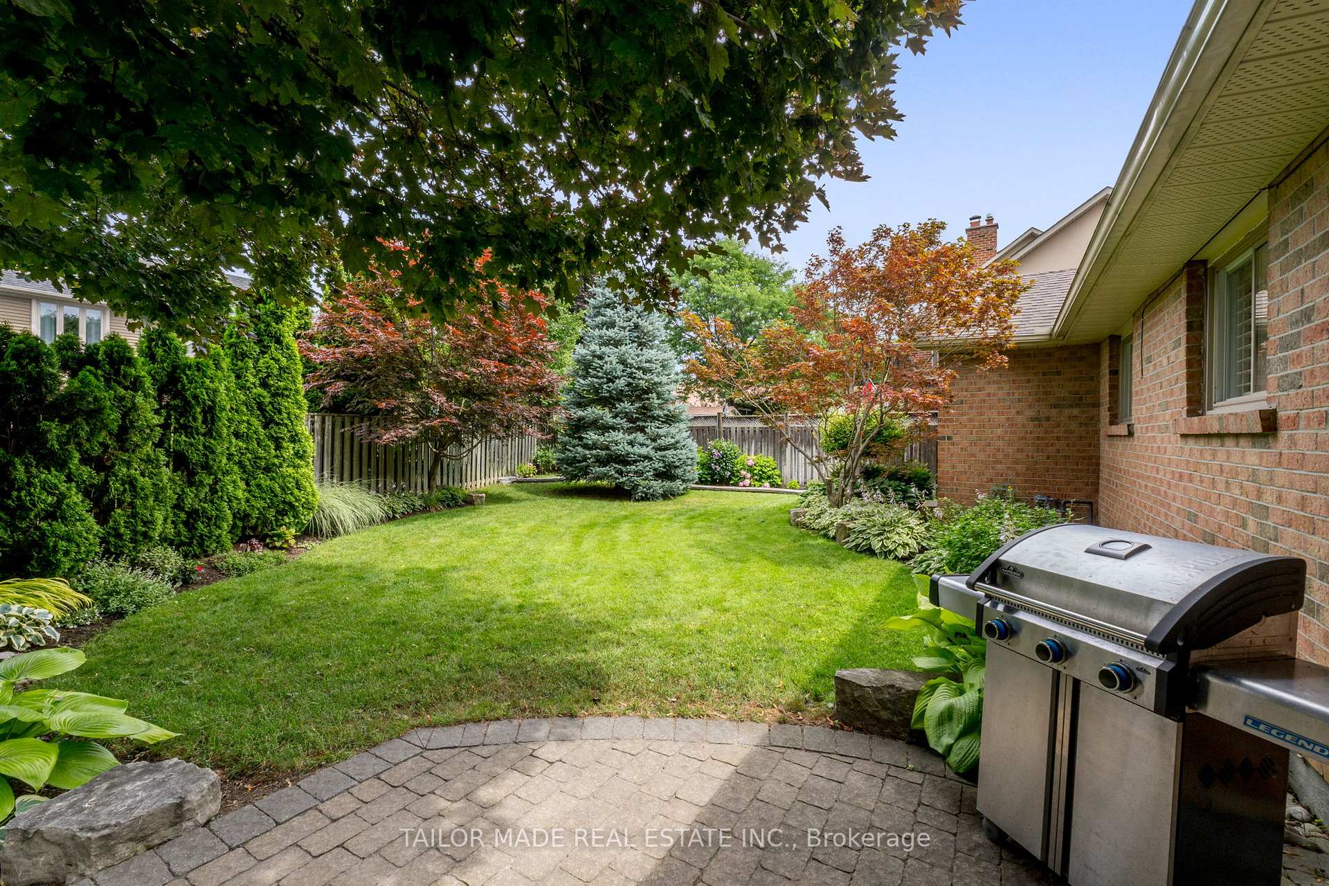 Photo 6 of 20 Lennox Court, Brampton, Snelgrove — HOMEH