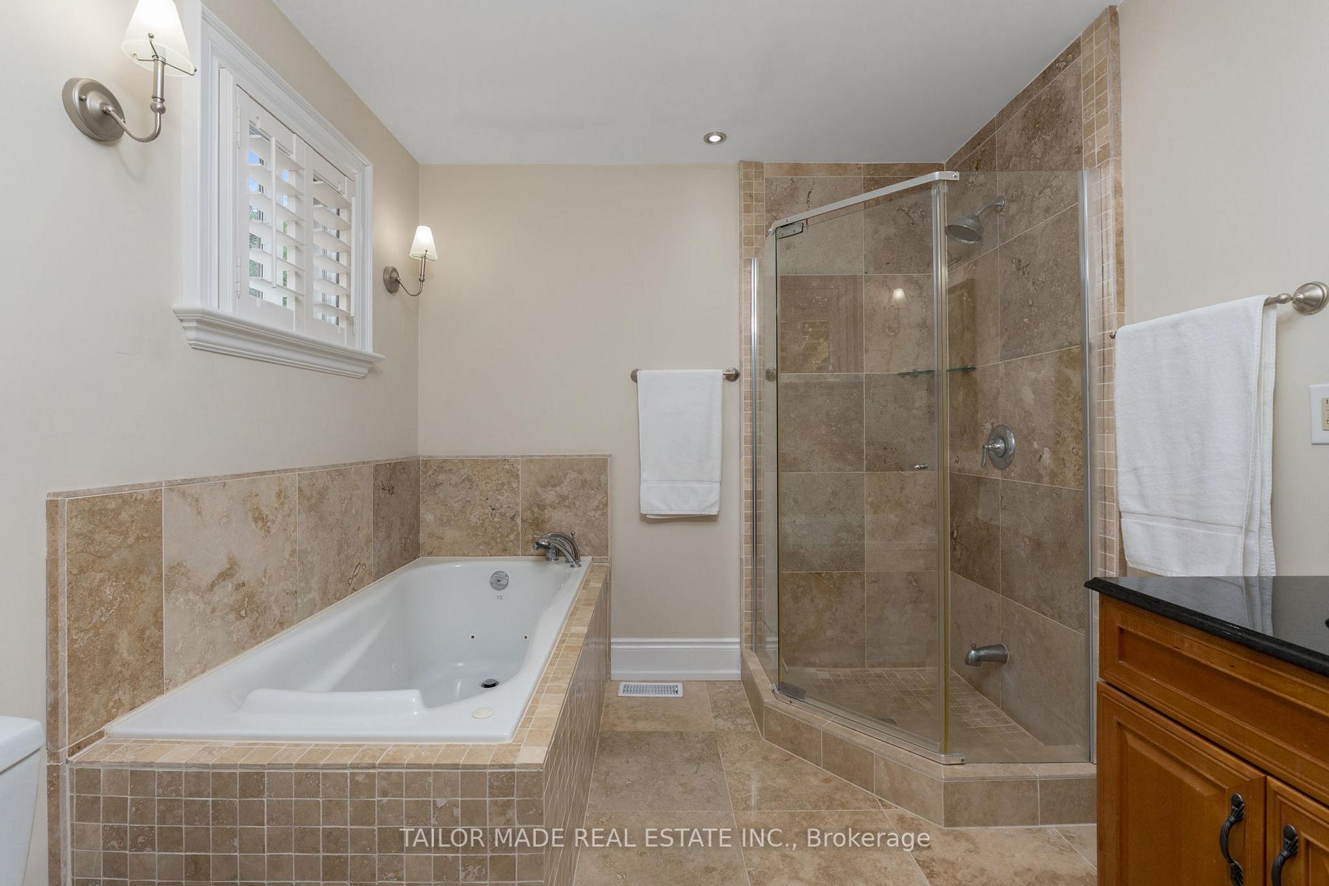Photo 7 of 20 Lennox Court, Brampton, Snelgrove — HOMEH