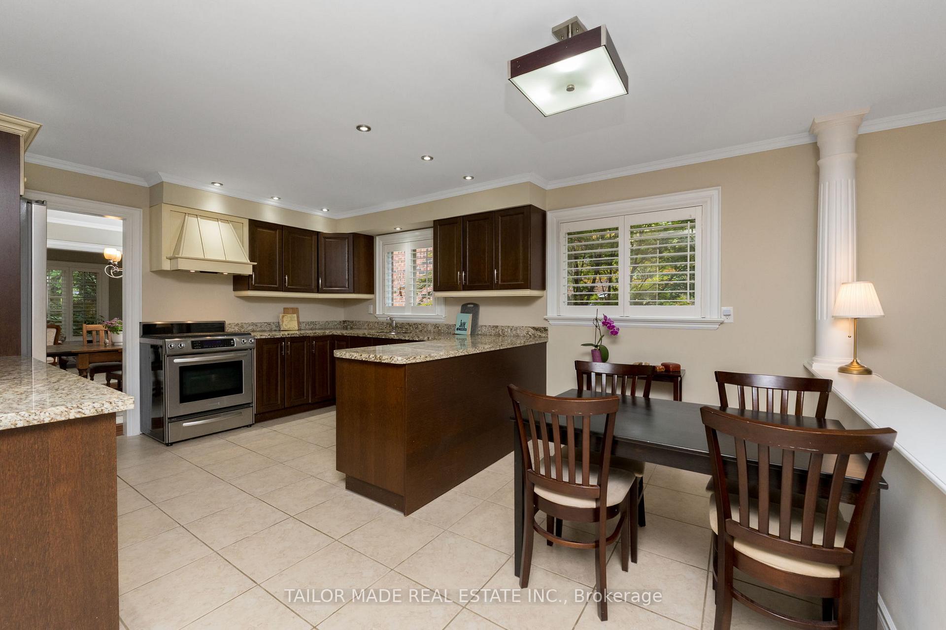 Photo 8 of 20 Lennox Court, Brampton, Snelgrove — HOMEH