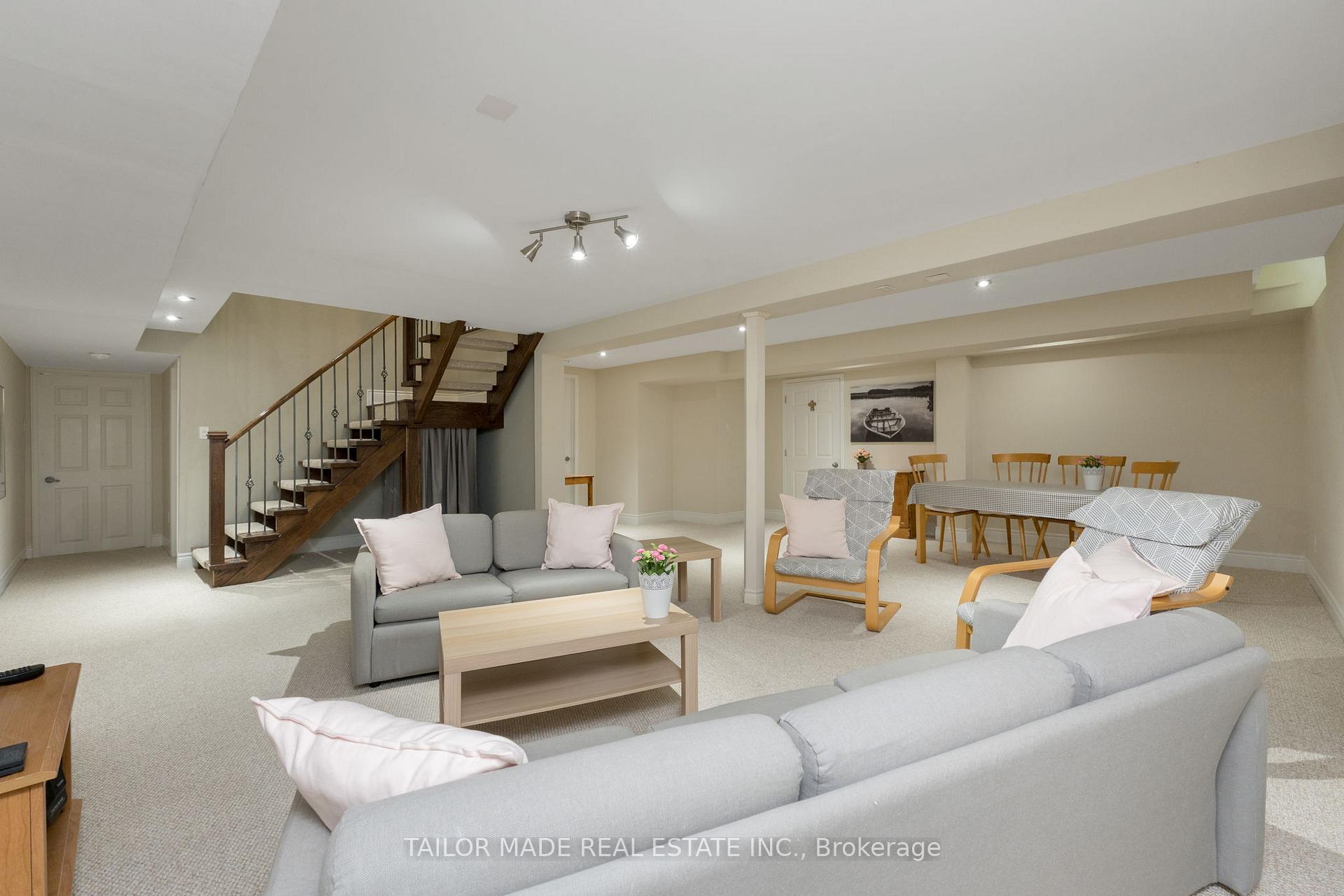 Photo 10 of 20 Lennox Court, Brampton, Snelgrove — HOMEH