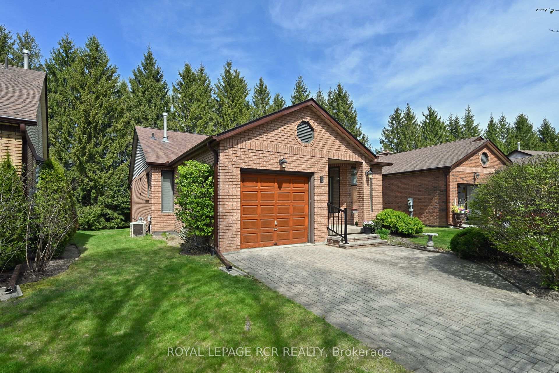 Photo 2 of 8 Green Briar Road, New Tecumseth, Alliston — HOMEH