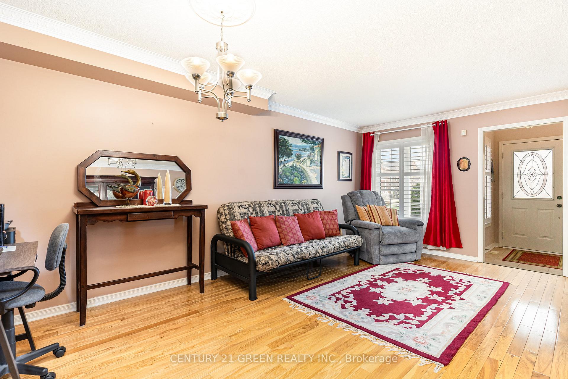Photo 6 of 19 Fairway Court, Brampton, Heart Lake East — HOMEH