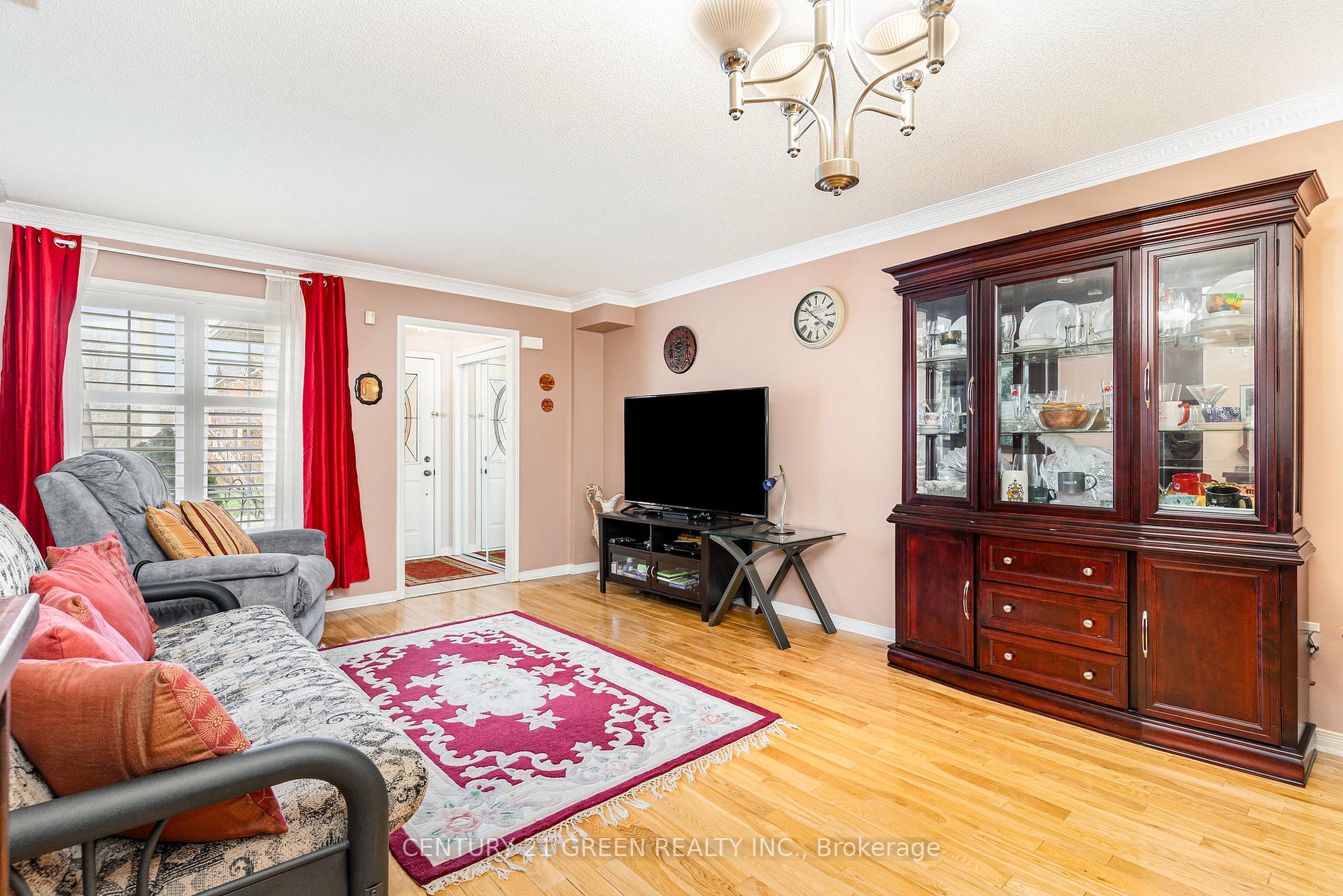 Photo 7 of 19 Fairway Court, Brampton, Heart Lake East — HOMEH
