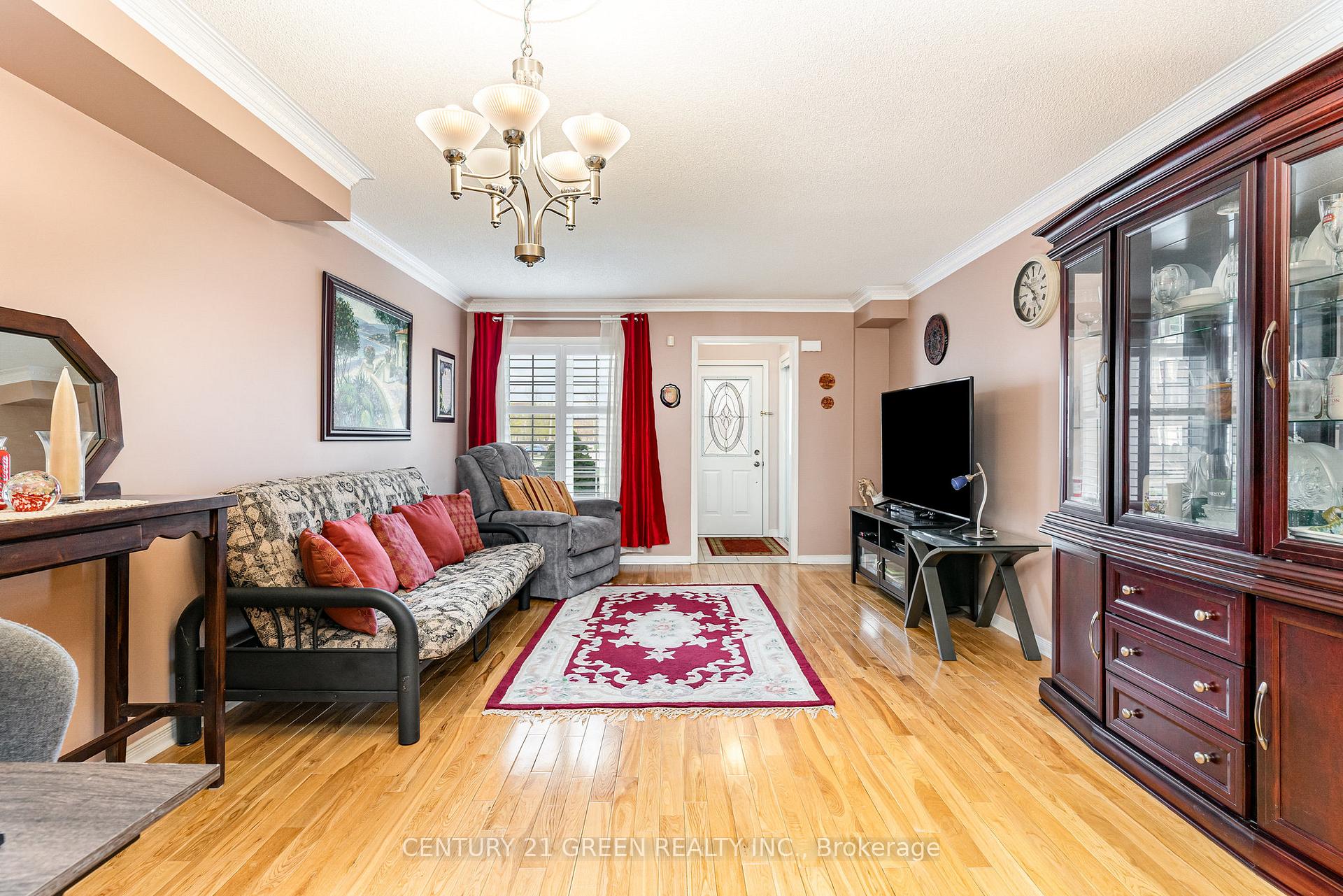Photo 8 of 19 Fairway Court, Brampton, Heart Lake East — HOMEH