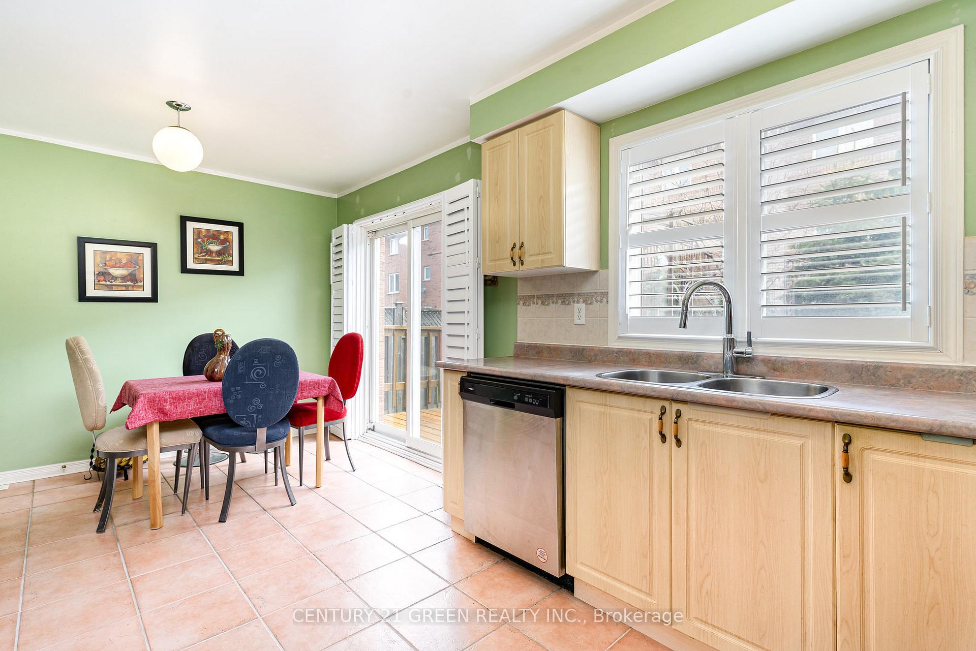 Photo 15 of 19 Fairway Court, Brampton, Heart Lake East — HOMEH