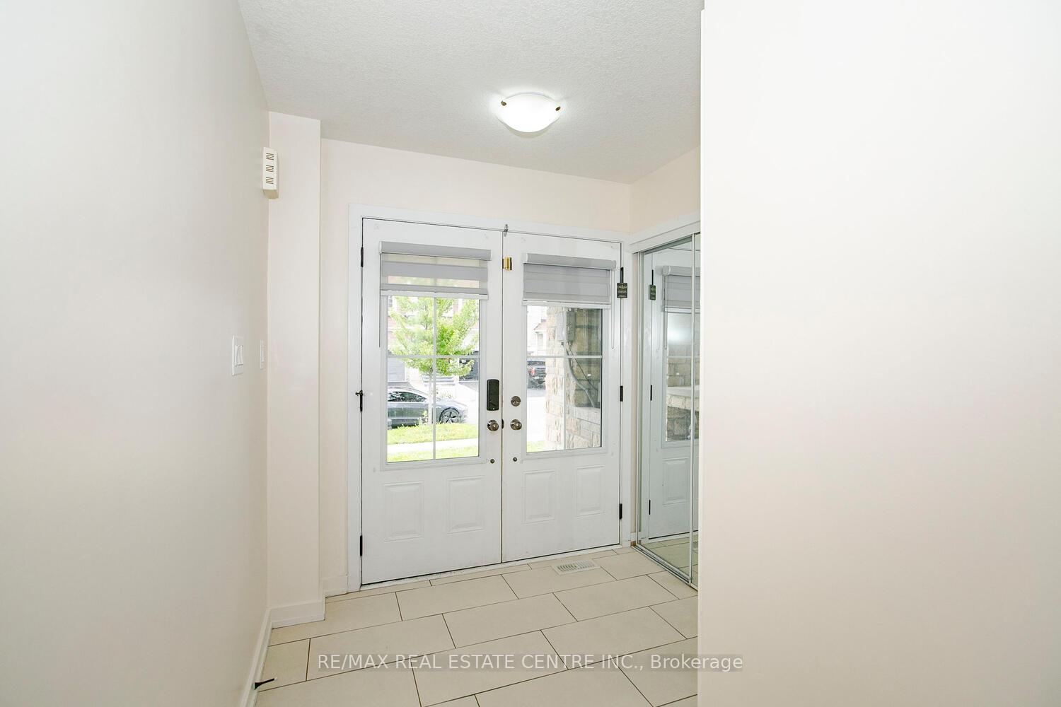 Photo 4 of 8 Edsel Road, Brampton, Northwest Brampton — HOMEH