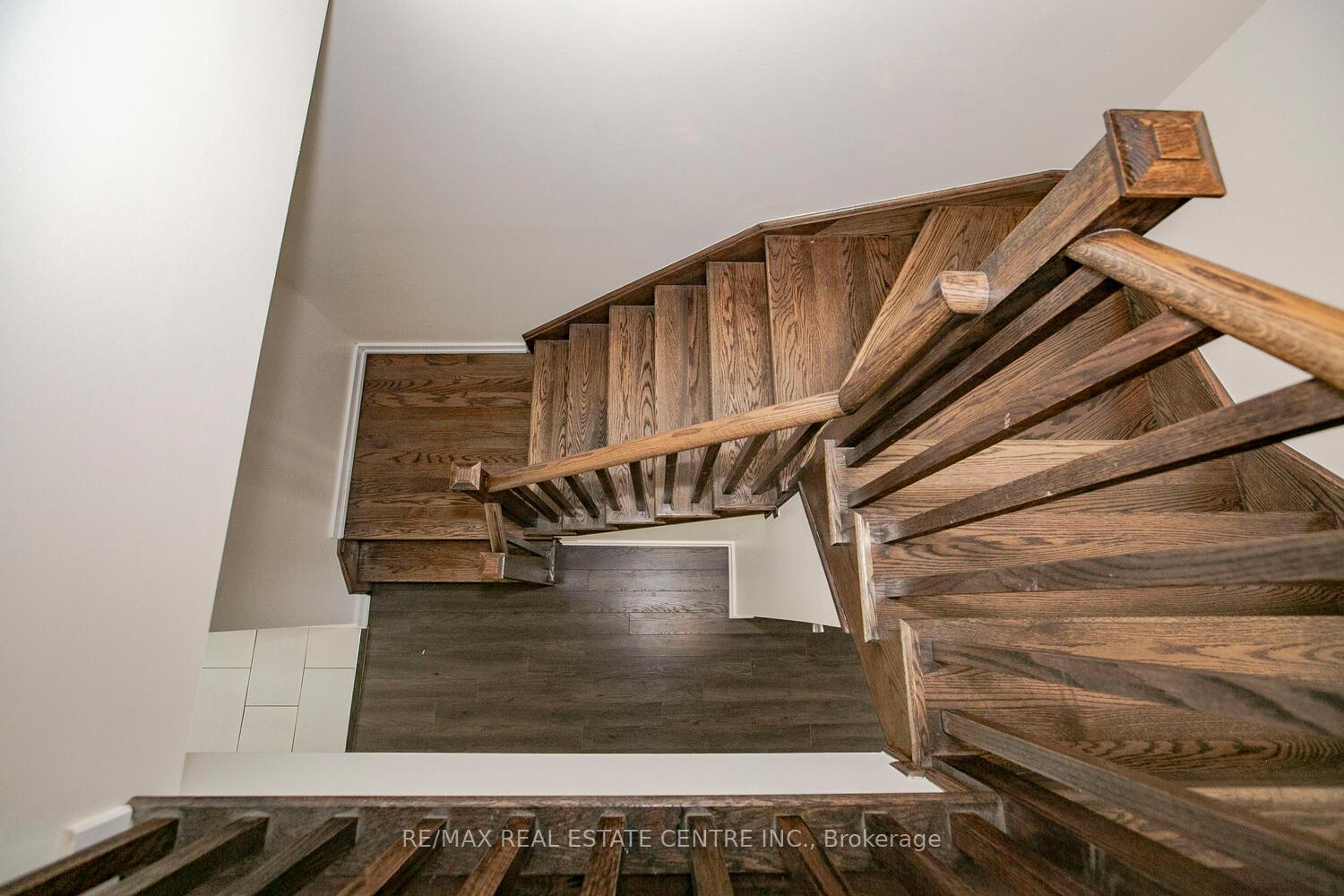 Photo 10 of 8 Edsel Road, Brampton, Northwest Brampton — HOMEH
