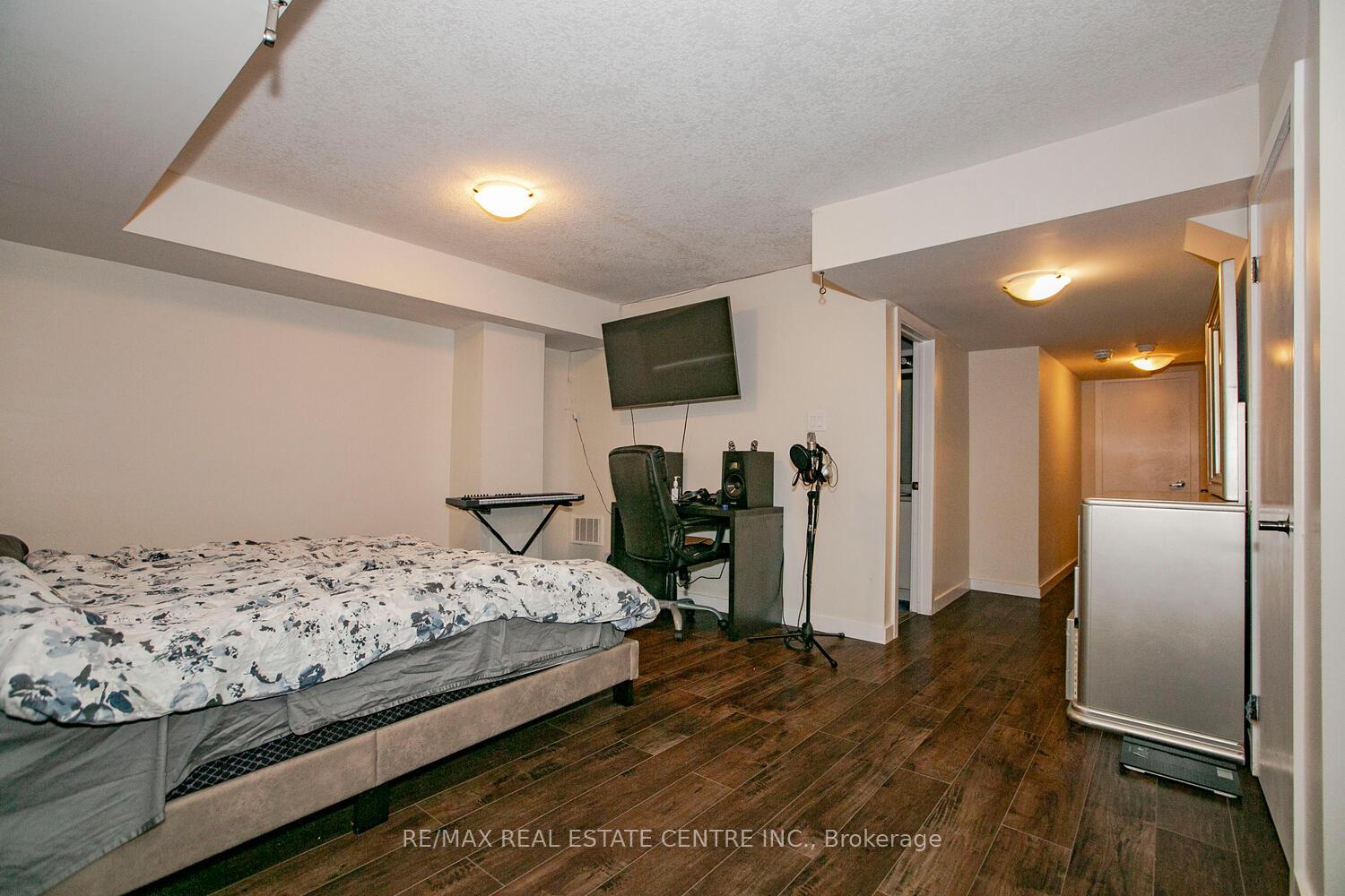 Photo 13 of 8 Edsel Road, Brampton, Northwest Brampton — HOMEH