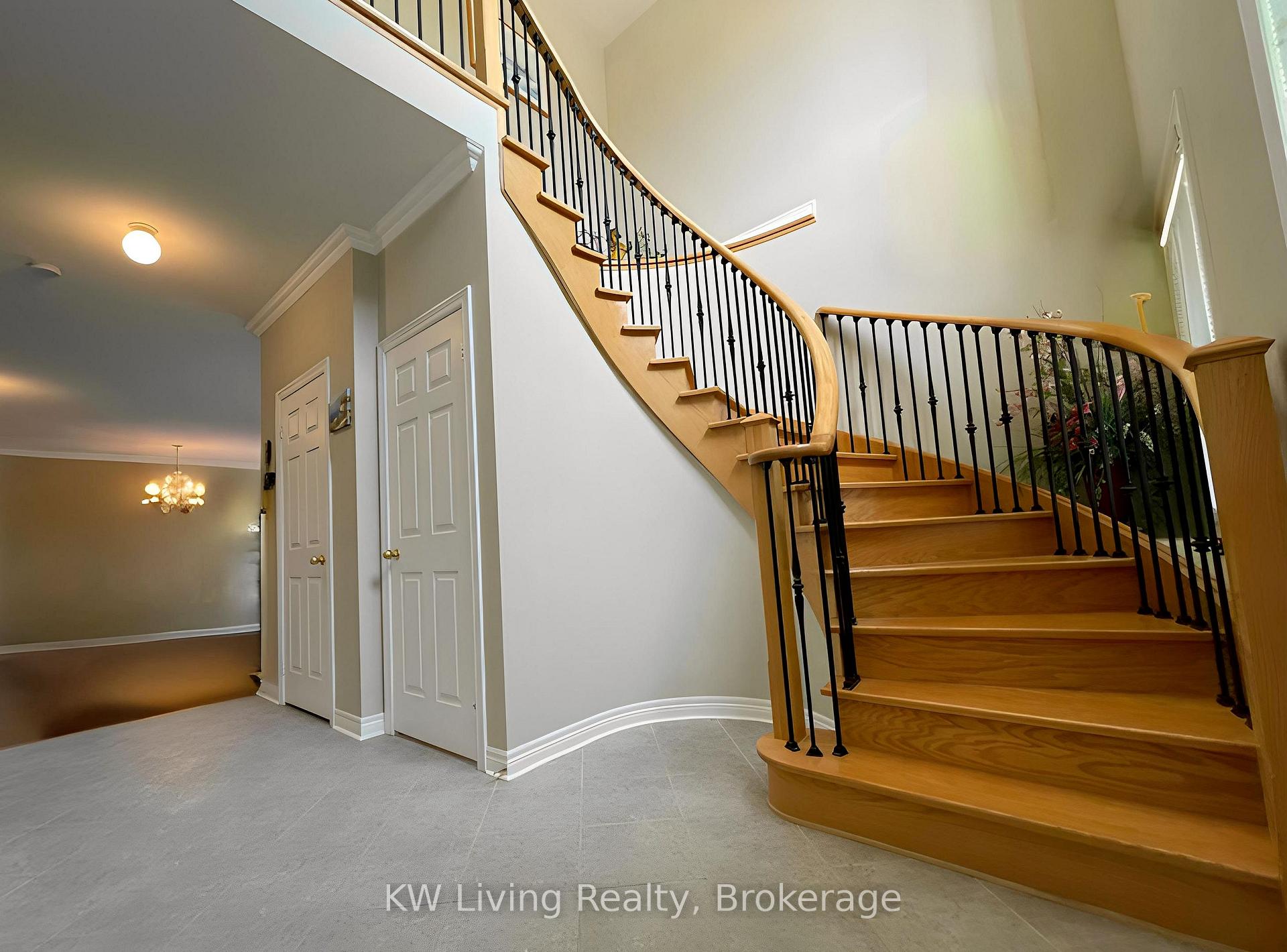 Photo 3 of 64 Oblate Crescent, Brampton, Bram West — HOMEH