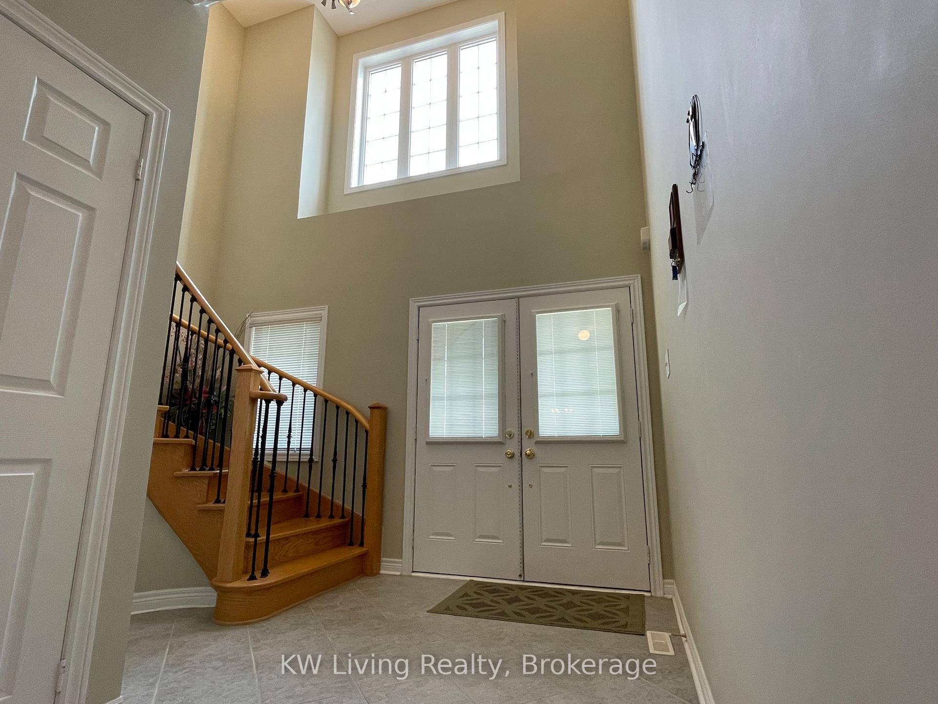 Photo 4 of 64 Oblate Crescent, Brampton, Bram West — HOMEH