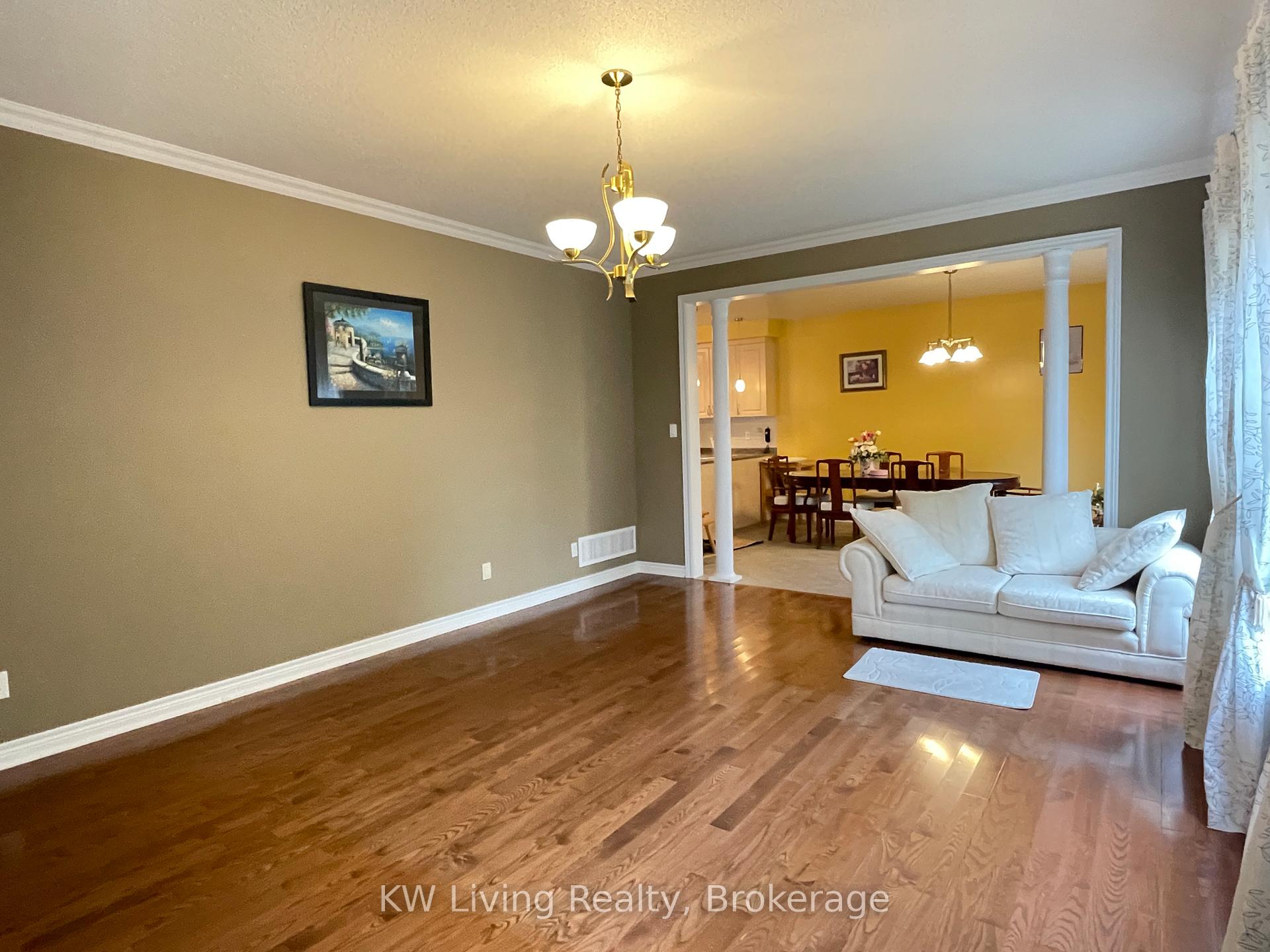 Photo 14 of 64 Oblate Crescent, Brampton, Bram West — HOMEH