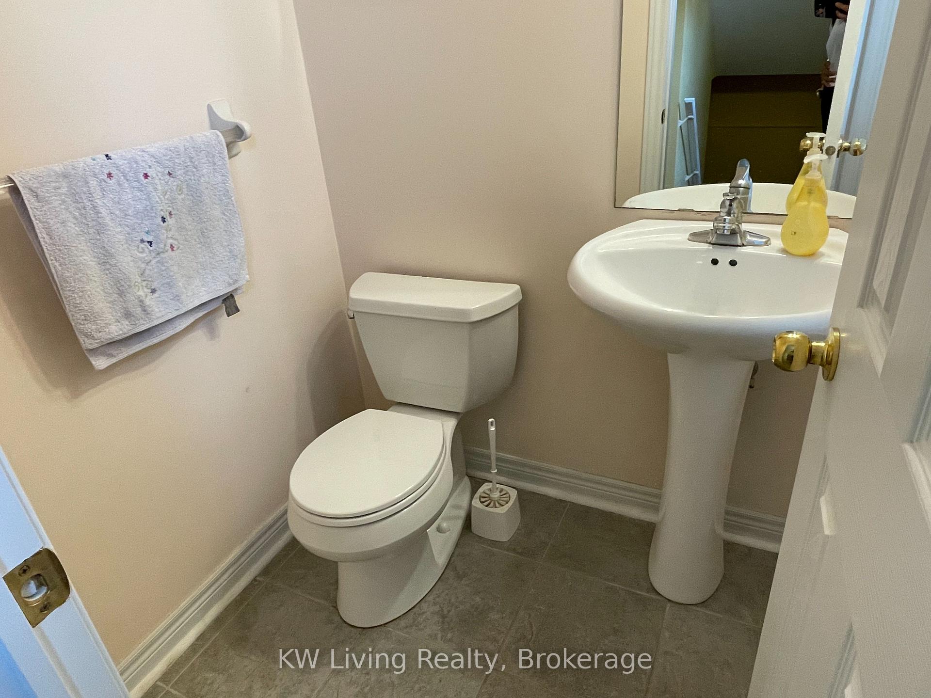Photo 18 of 64 Oblate Crescent, Brampton, Bram West — HOMEH