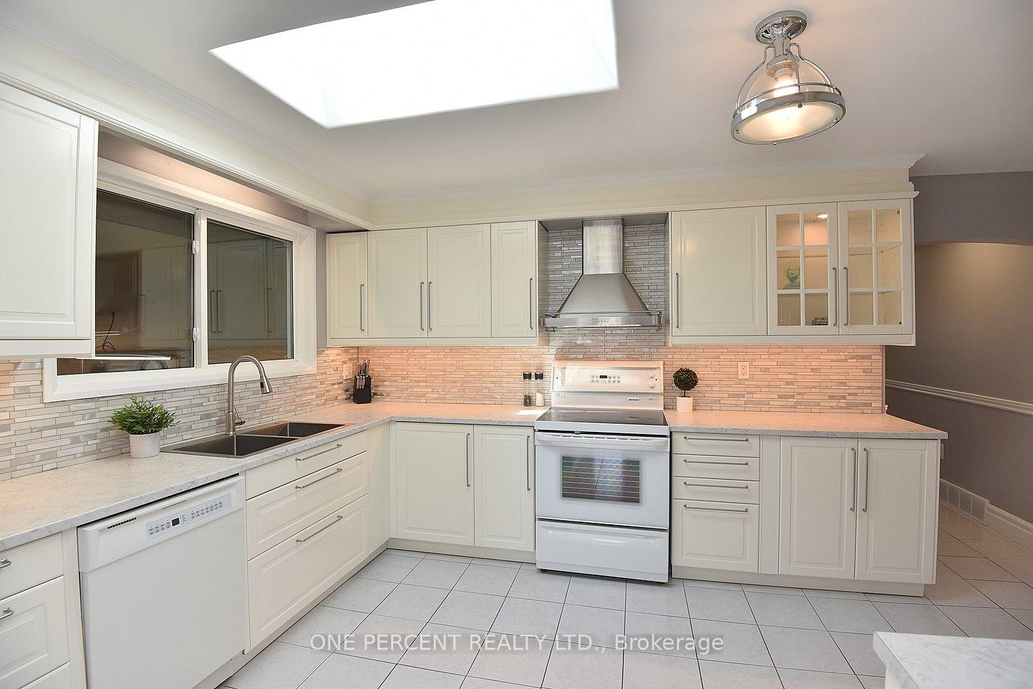 Photo 6 of 136 Eleanor Avenue, Hamilton, Eleanor — HOMEH