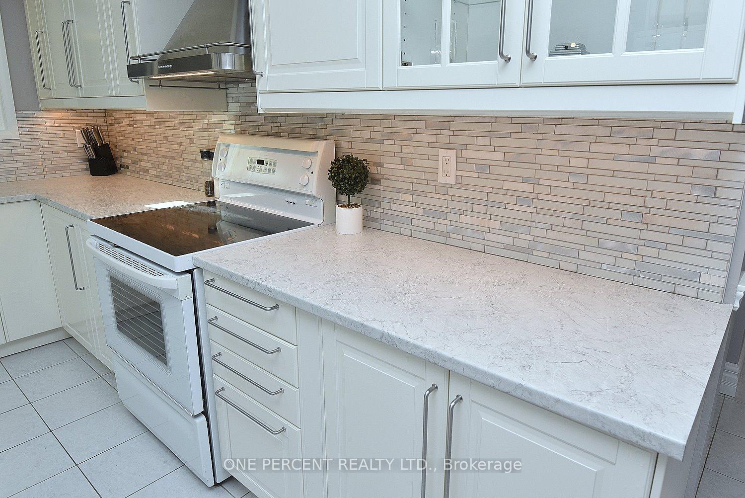 Photo 8 of 136 Eleanor Avenue, Hamilton, Eleanor — HOMEH