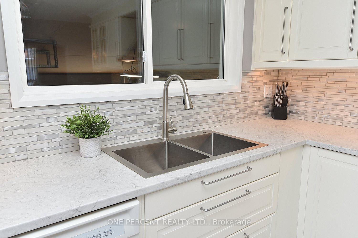 Photo 10 of 136 Eleanor Avenue, Hamilton, Eleanor — HOMEH