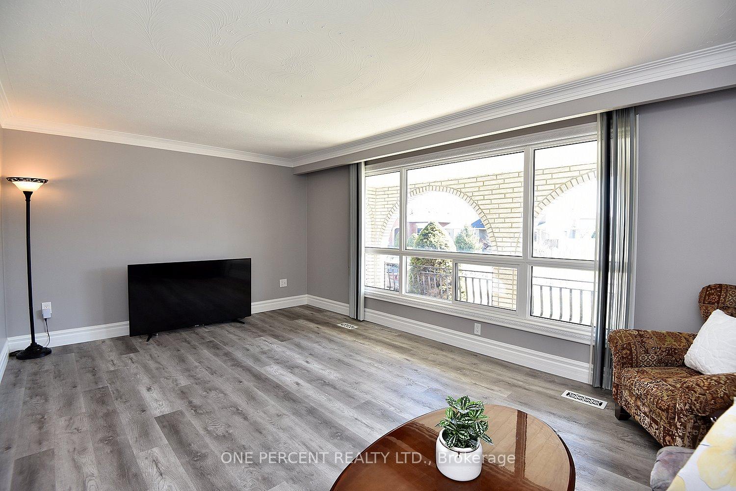 Photo 16 of 136 Eleanor Avenue, Hamilton, Eleanor — HOMEH