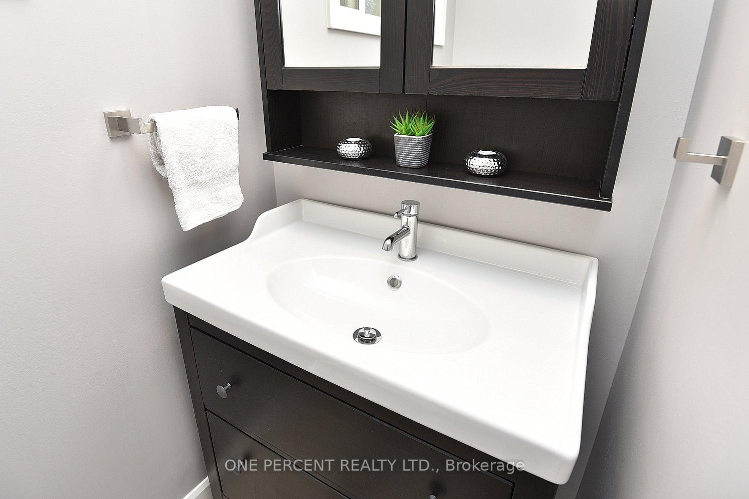 Photo 32 of 136 Eleanor Avenue, Hamilton, Eleanor — HOMEH