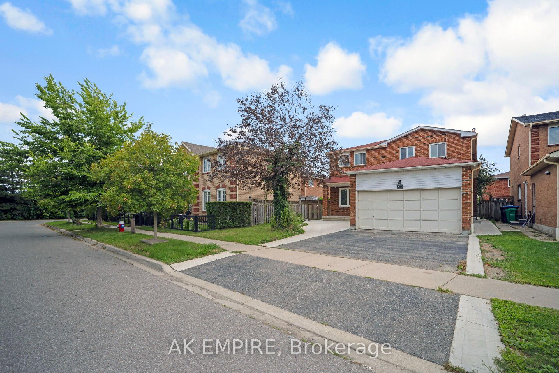 Photo 2 of 92 Whitehaven Drive, Brampton, Heart Lake West — HOMEH