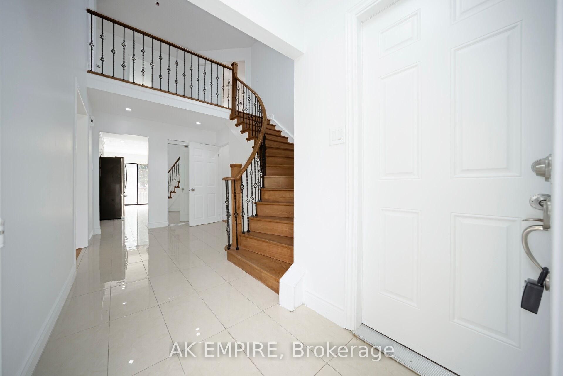 Photo 25 of 92 Whitehaven Drive, Brampton, Heart Lake West — HOMEH