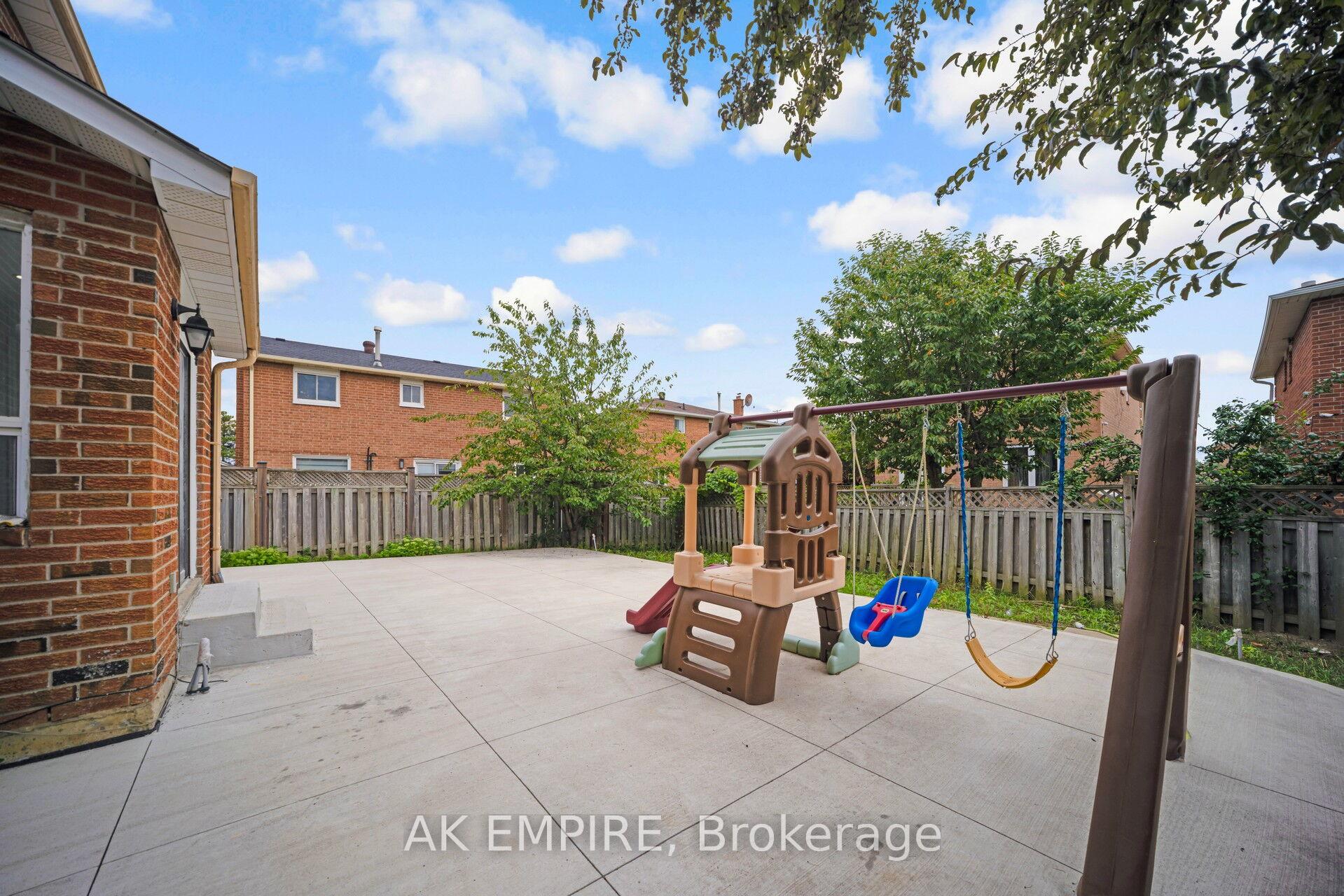 Photo 87 of 92 Whitehaven Drive, Brampton, Heart Lake West — HOMEH
