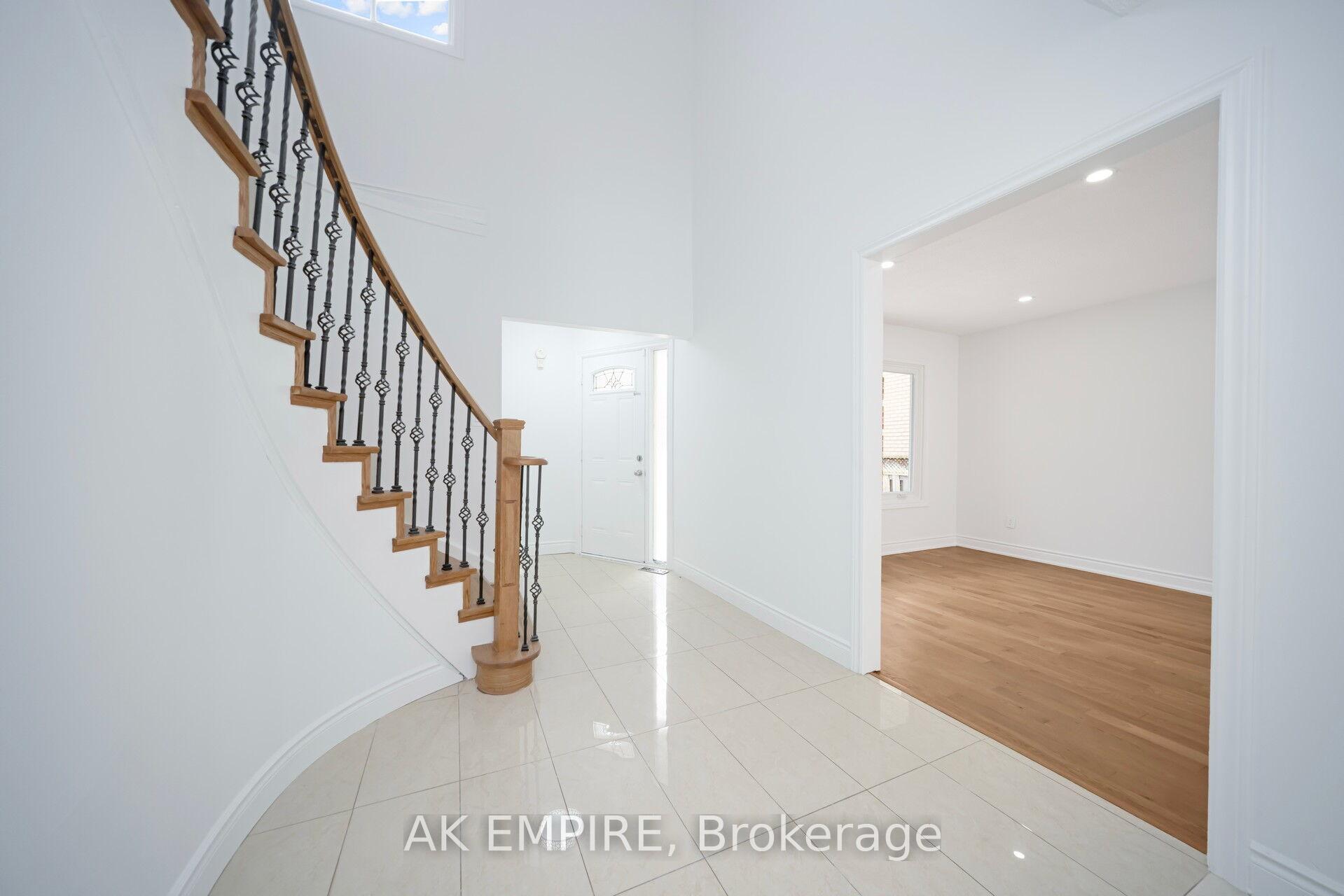 Photo 7 of 92 Whitehaven Drive, Brampton, Heart Lake West — HOMEH