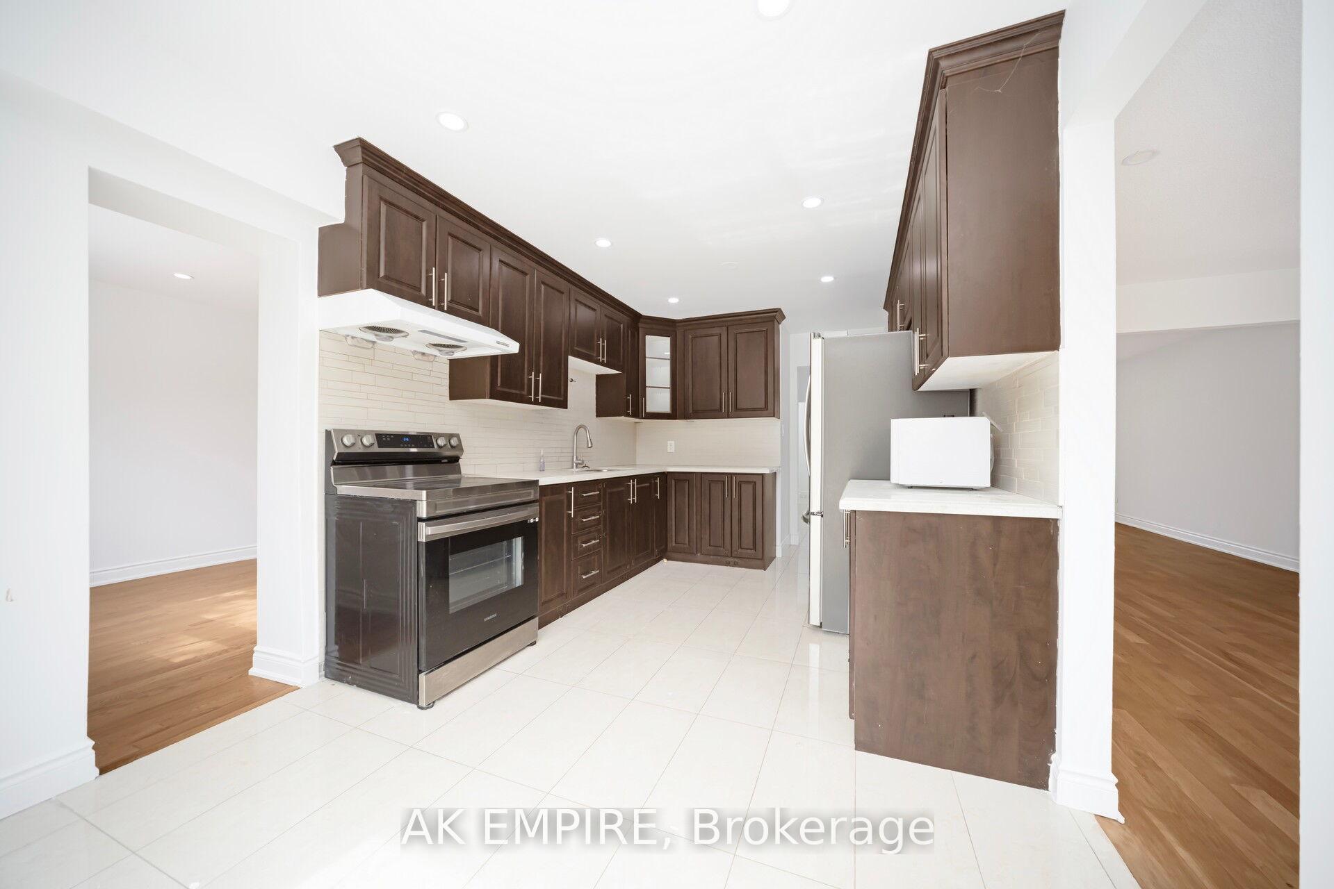 Photo 13 of 92 Whitehaven Drive, Brampton, Heart Lake West — HOMEH