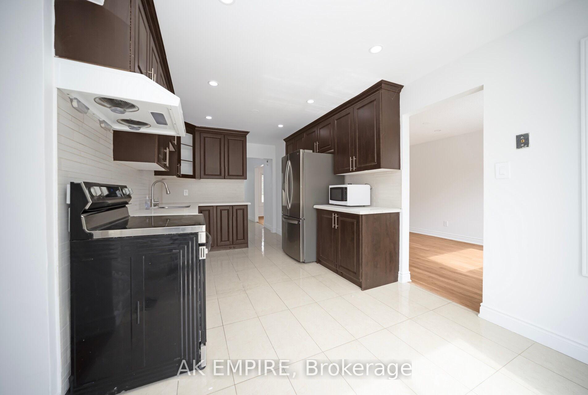 Photo 14 of 92 Whitehaven Drive, Brampton, Heart Lake West — HOMEH