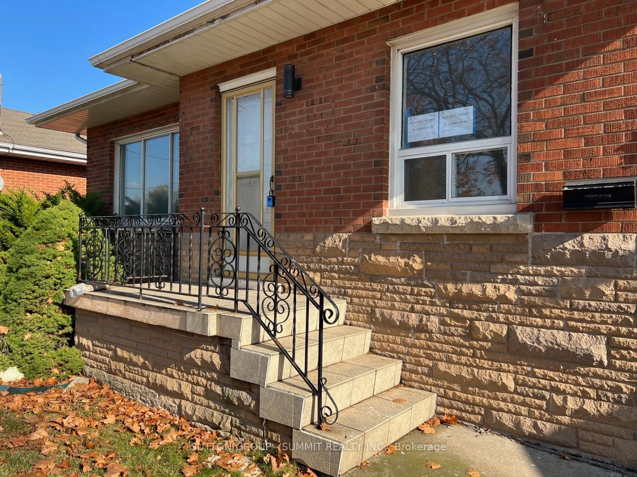 Front of 398 Talbot Street