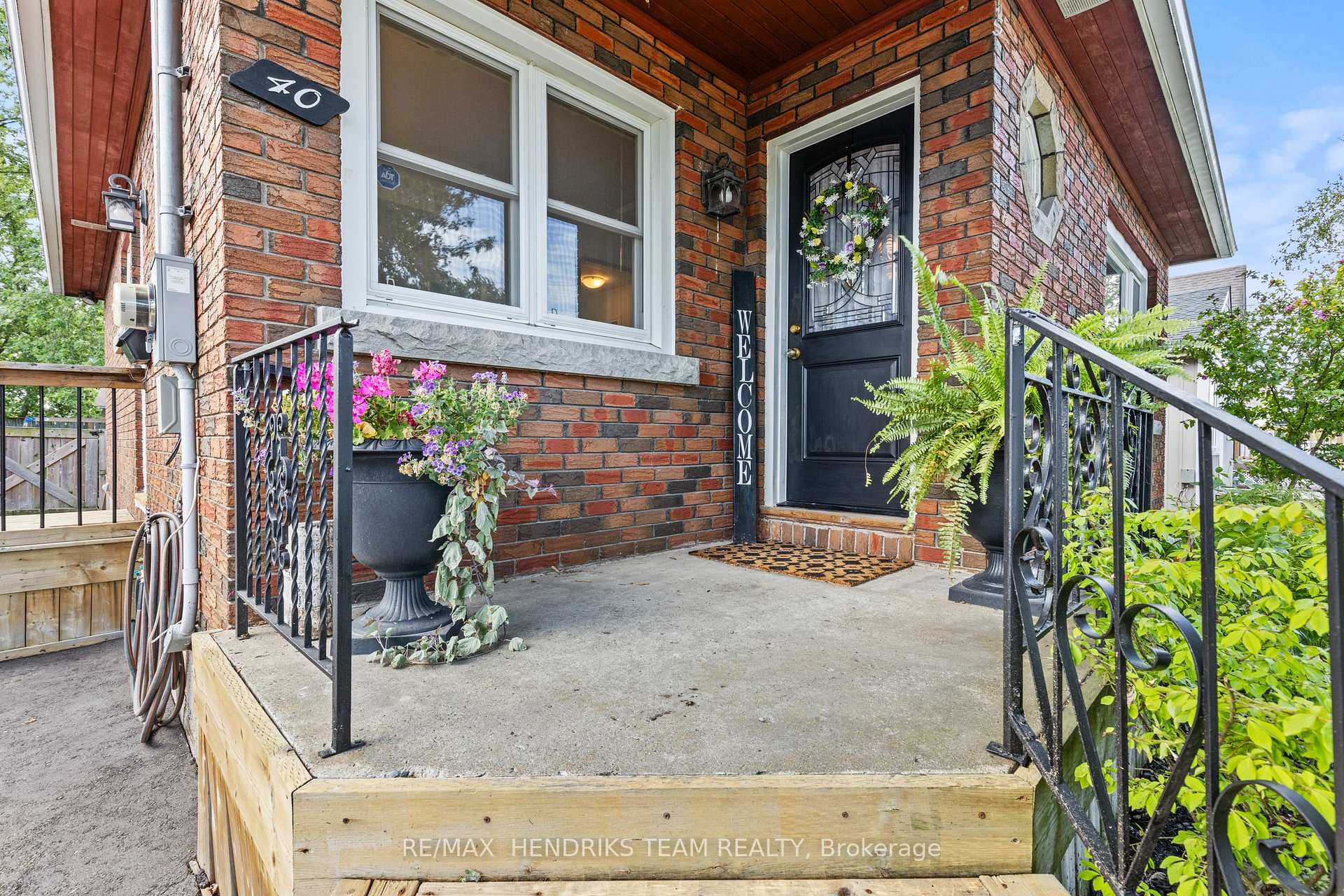 Photo 4 of 40 Alexandra Boulevard, St. Catharines, Secord Woods — HOMEH