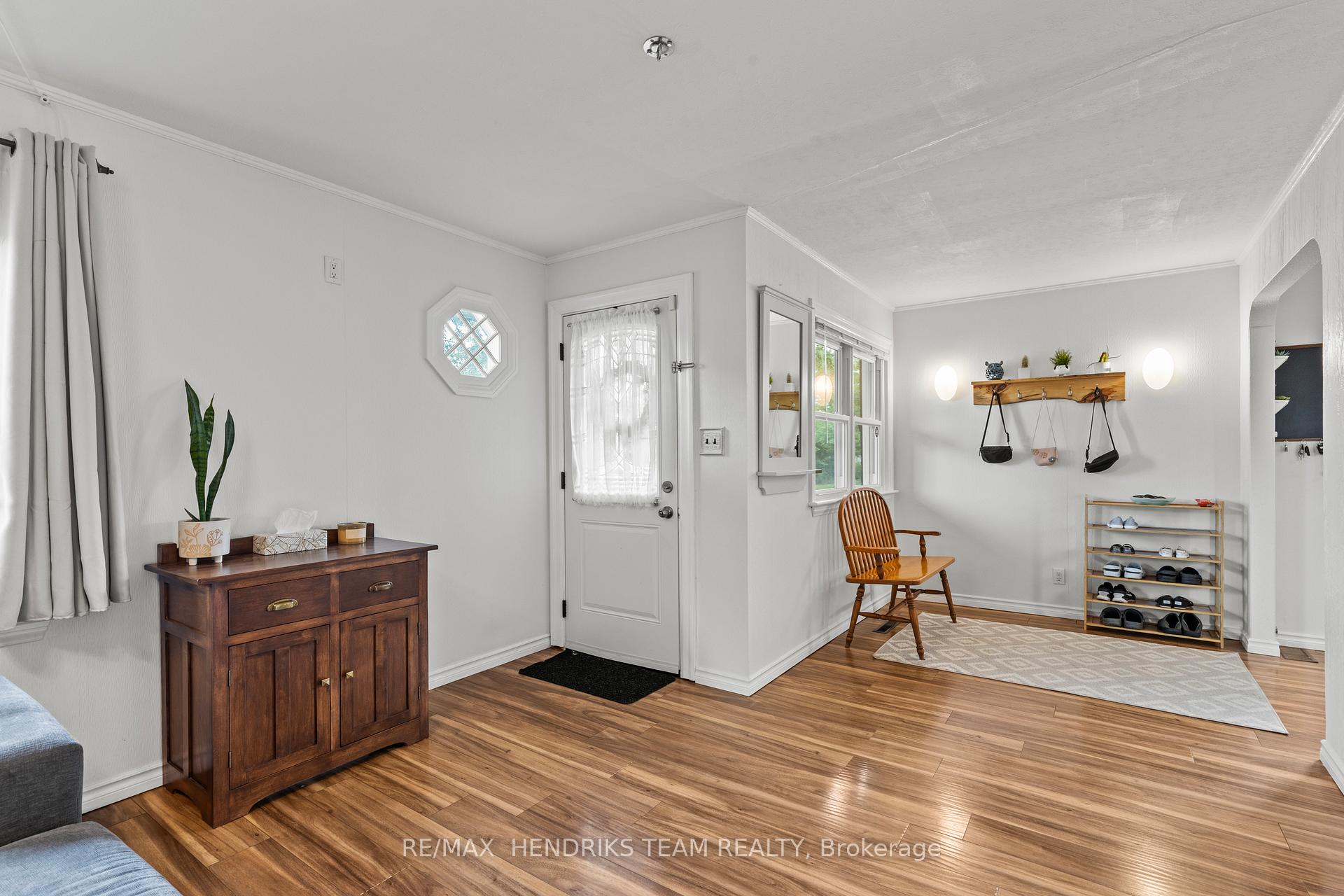 Photo 5 of 40 Alexandra Boulevard, St. Catharines, Secord Woods — HOMEH