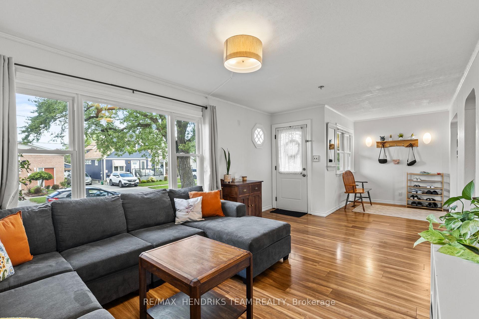Photo 9 of 40 Alexandra Boulevard, St. Catharines, Secord Woods — HOMEH
