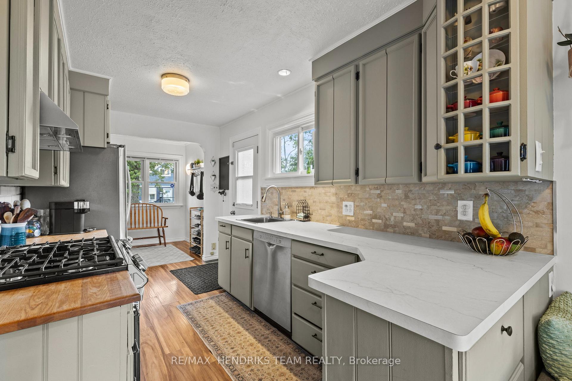 Photo 13 of 40 Alexandra Boulevard, St. Catharines, Secord Woods — HOMEH