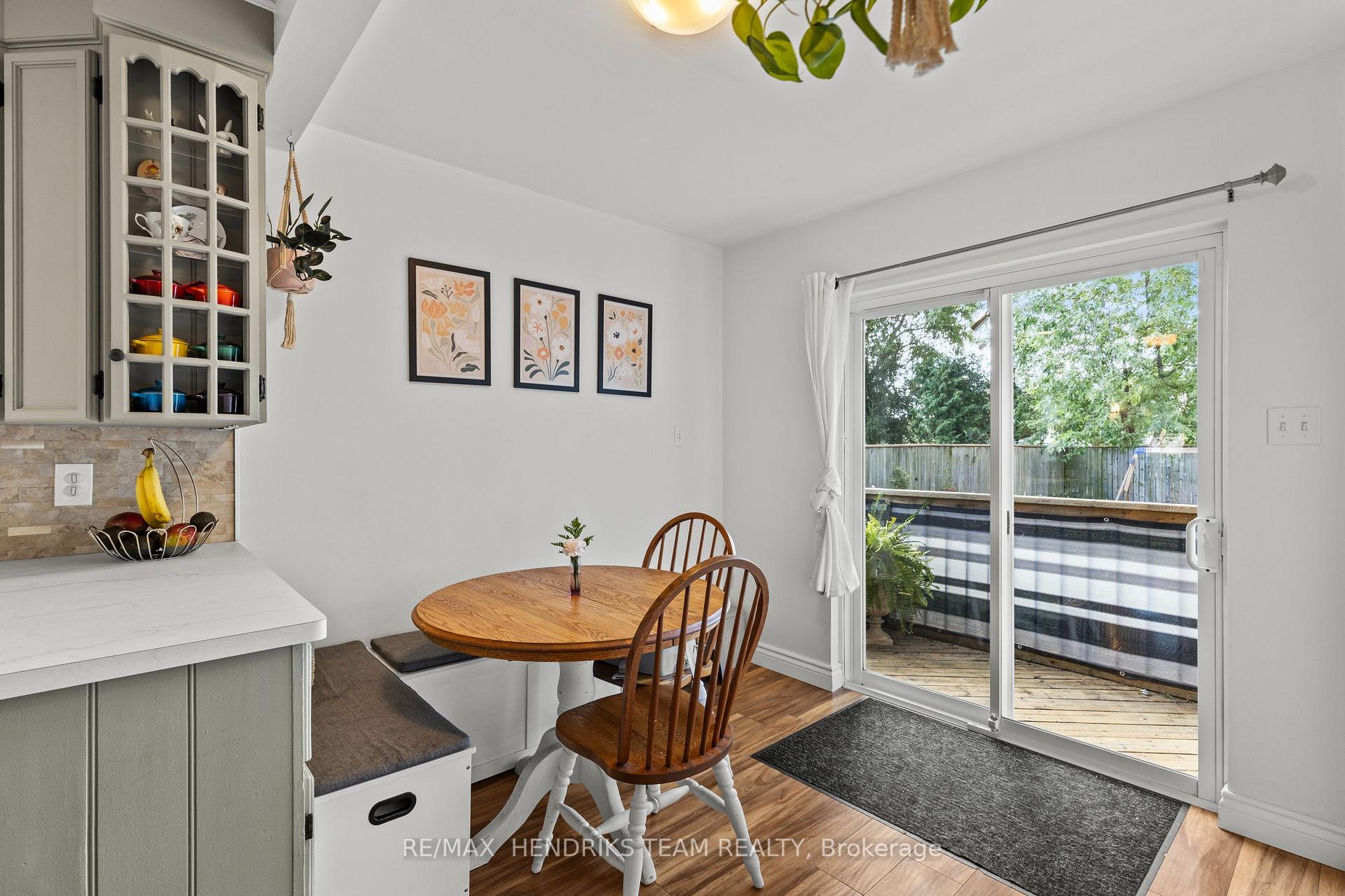 Photo 14 of 40 Alexandra Boulevard, St. Catharines, Secord Woods — HOMEH