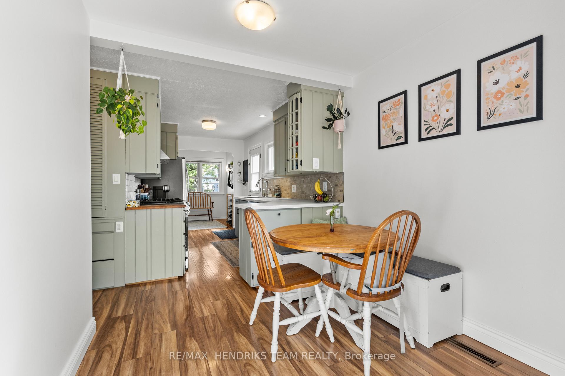 Photo 15 of 40 Alexandra Boulevard, St. Catharines, Secord Woods — HOMEH