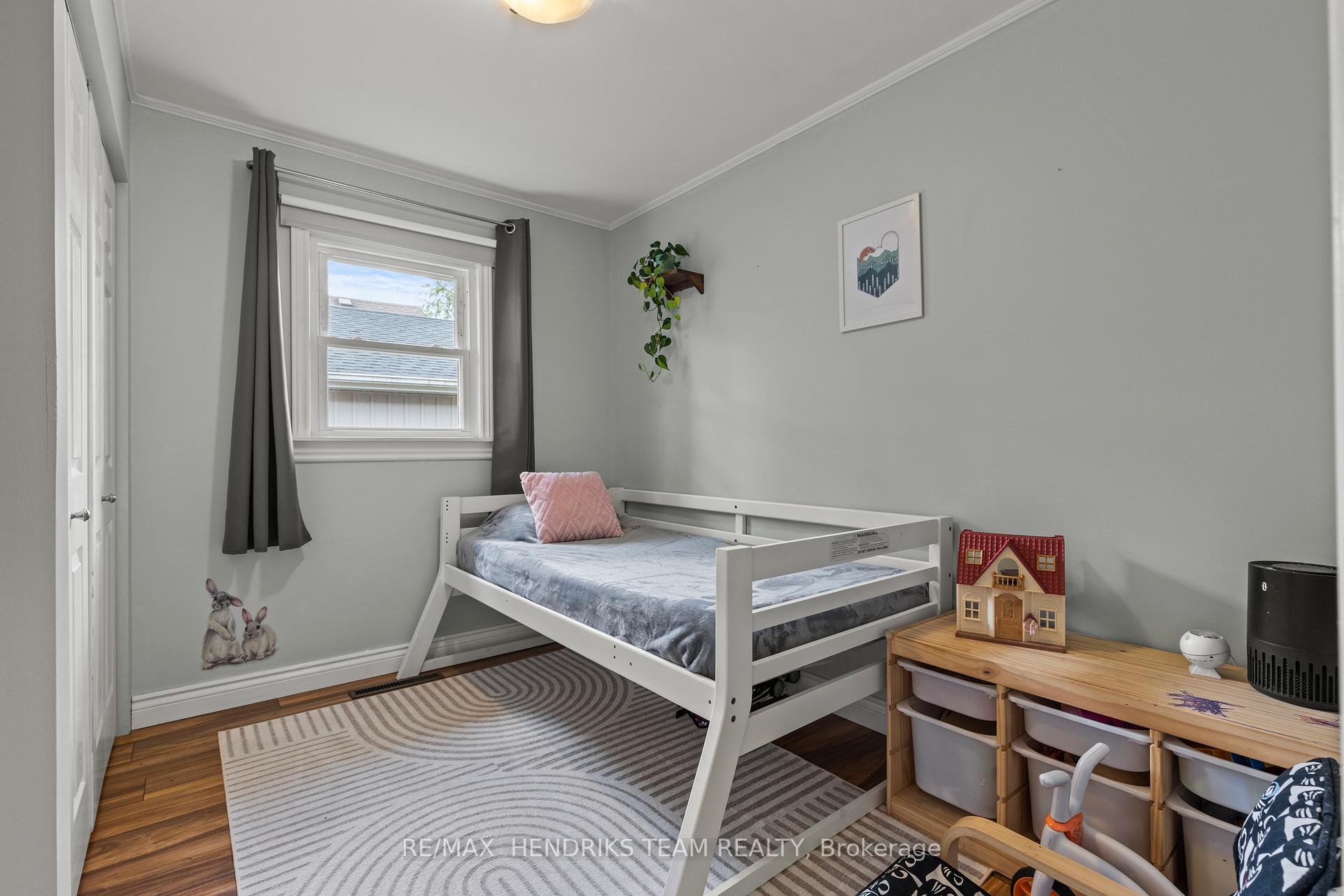 Photo 18 of 40 Alexandra Boulevard, St. Catharines, Secord Woods — HOMEH