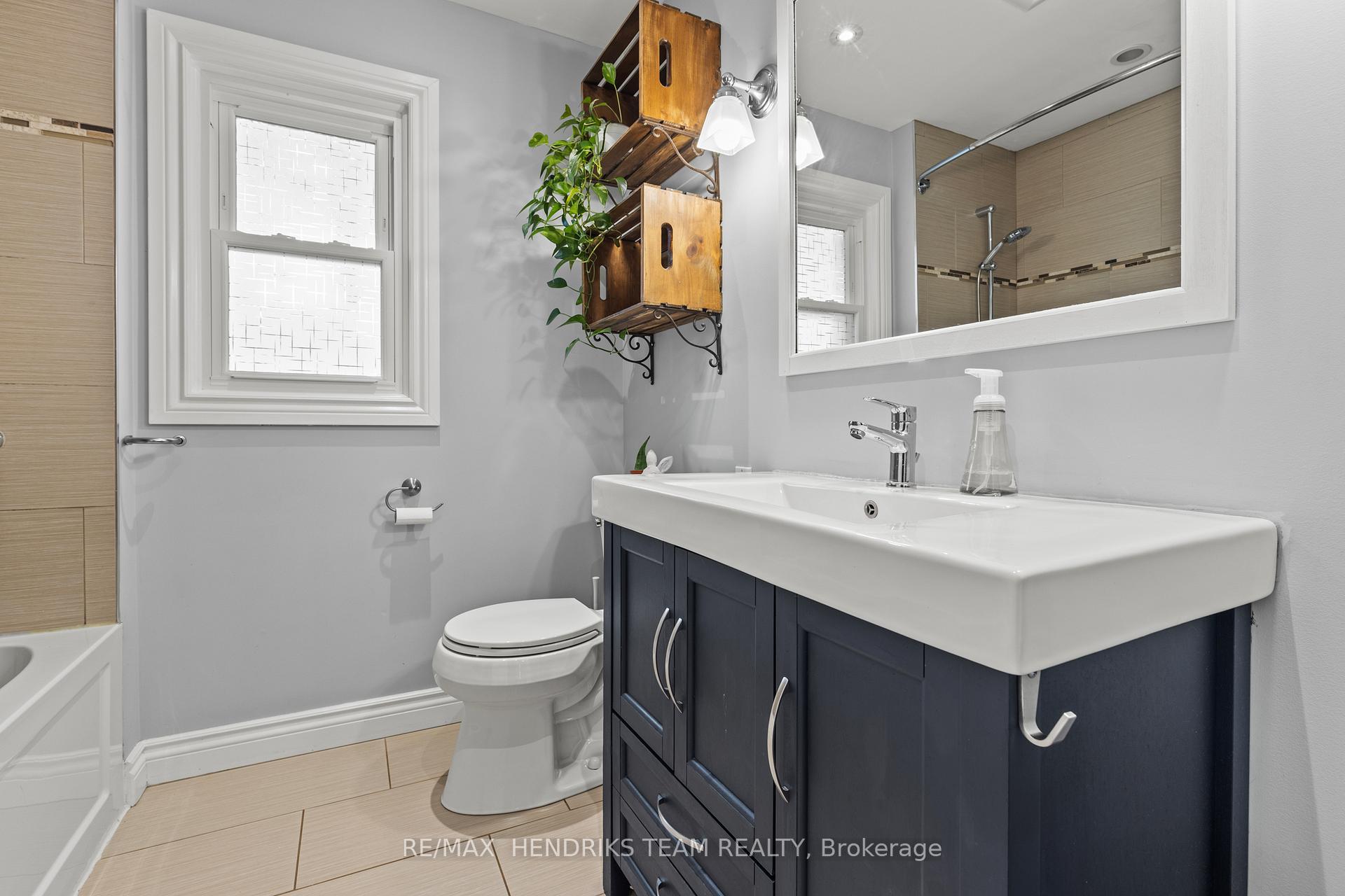 Photo 20 of 40 Alexandra Boulevard, St. Catharines, Secord Woods — HOMEH