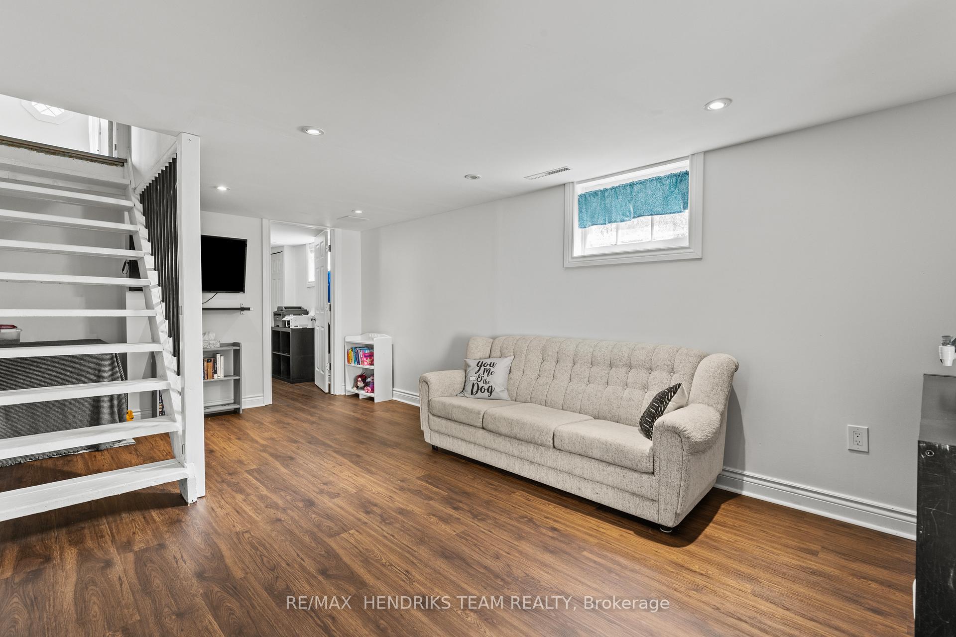 Photo 21 of 40 Alexandra Boulevard, St. Catharines, Secord Woods — HOMEH