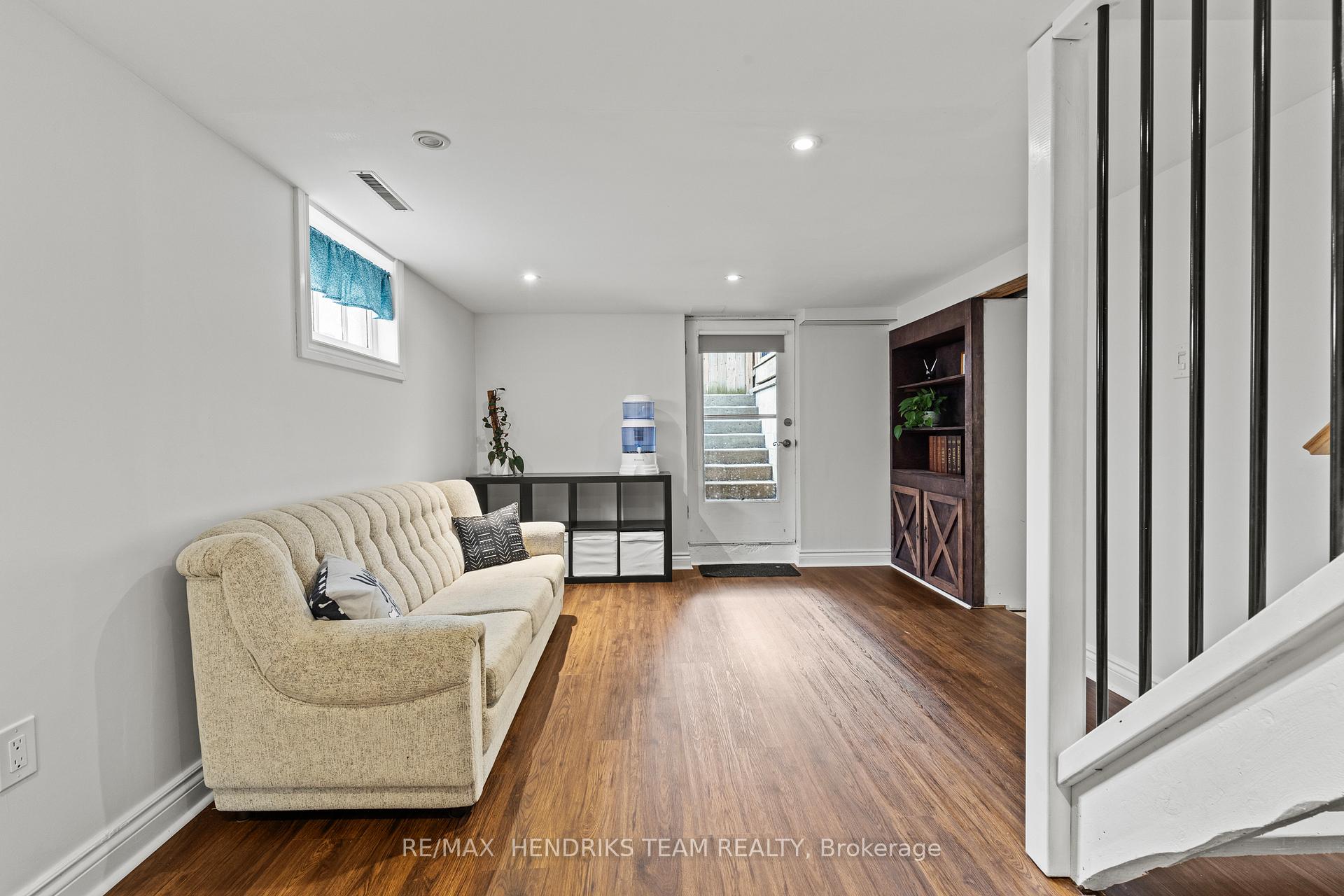Photo 23 of 40 Alexandra Boulevard, St. Catharines, Secord Woods — HOMEH