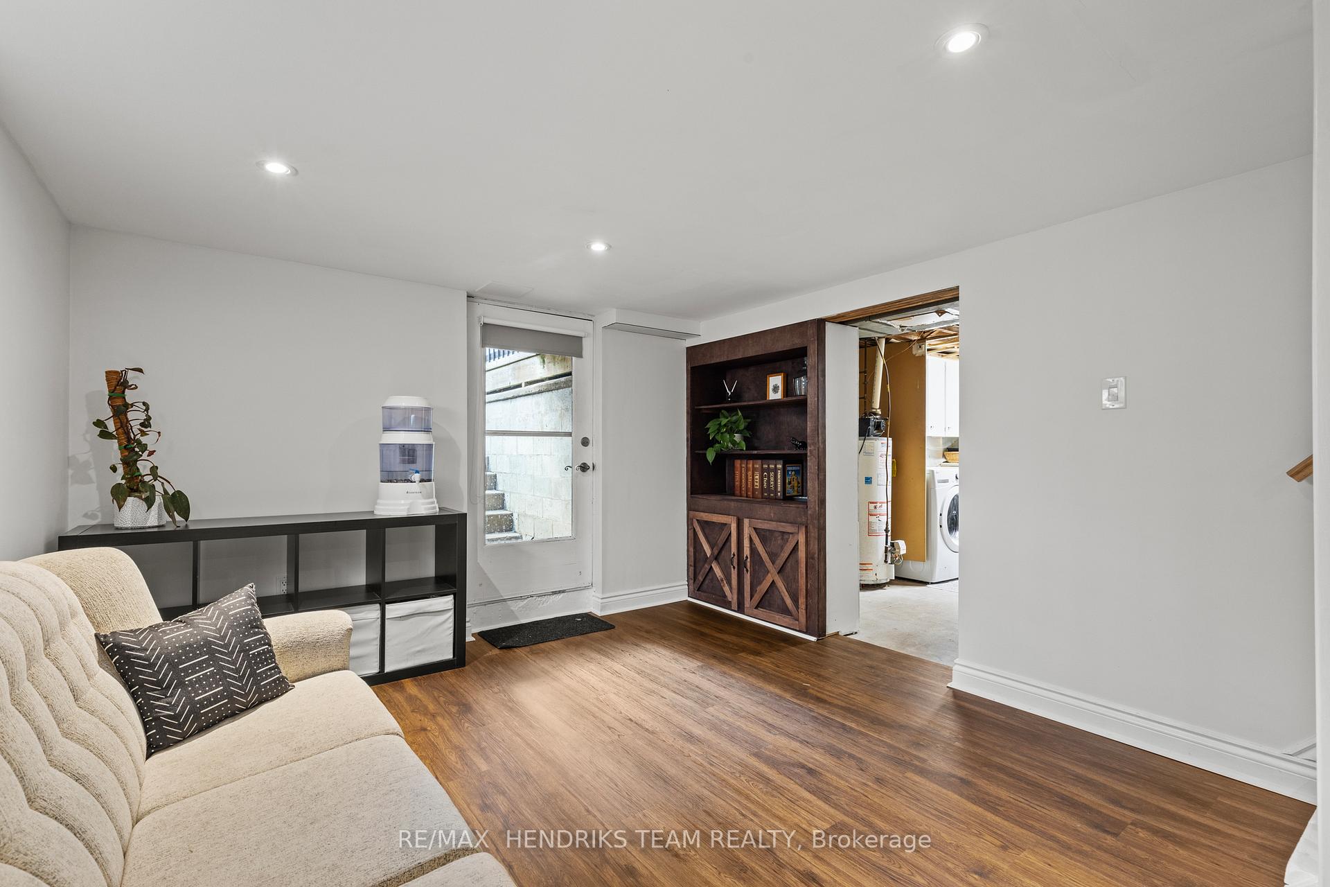Photo 24 of 40 Alexandra Boulevard, St. Catharines, Secord Woods — HOMEH