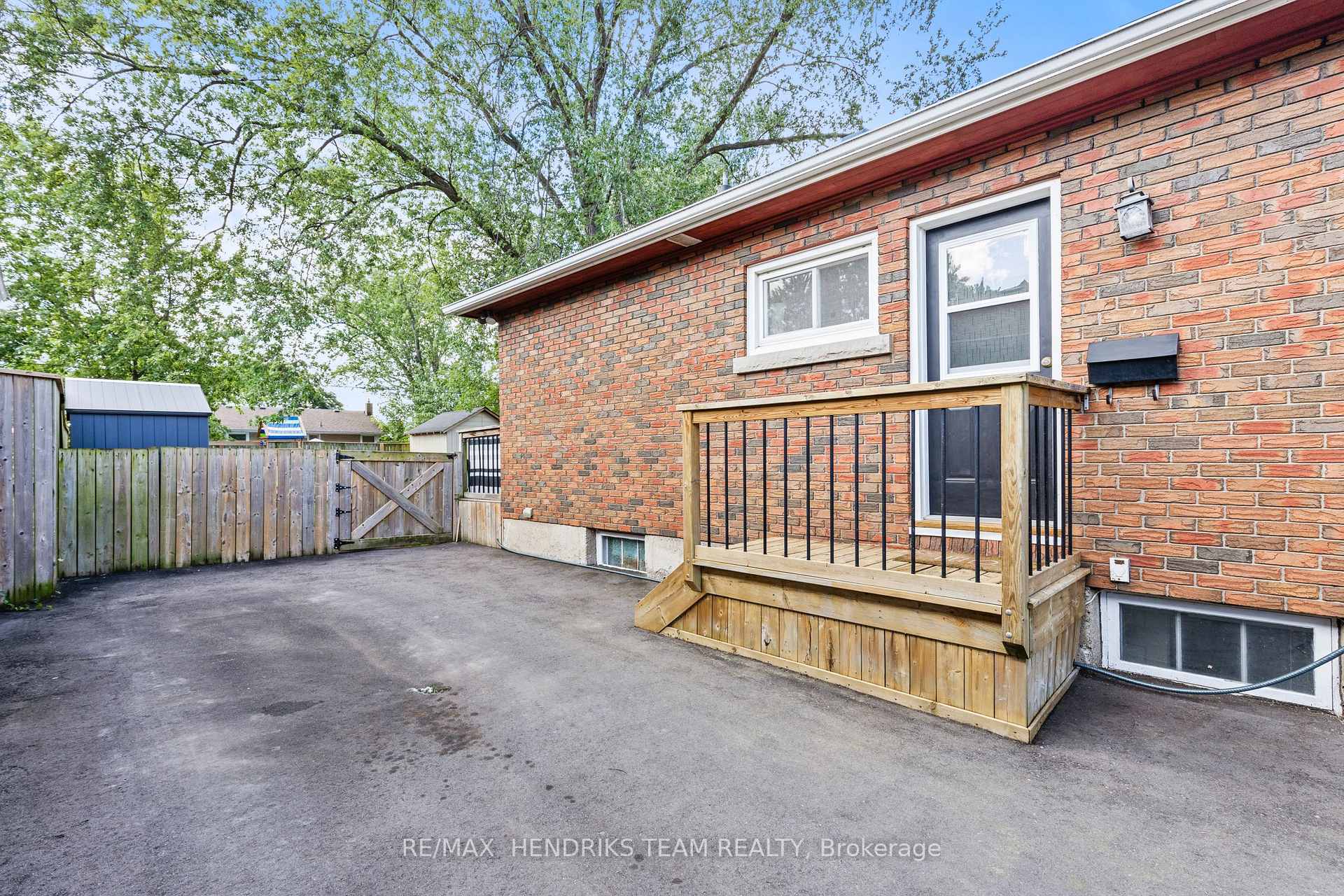 Photo 28 of 40 Alexandra Boulevard, St. Catharines, Secord Woods — HOMEH