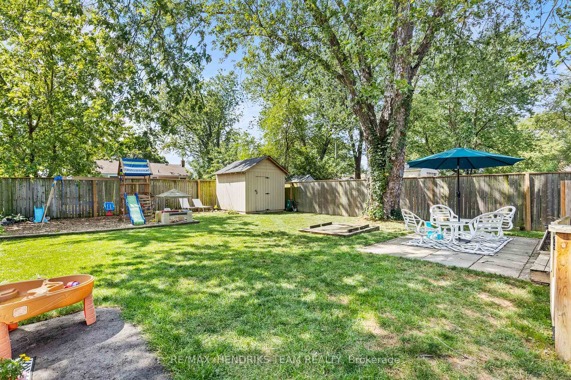 Photo 29 of 40 Alexandra Boulevard, St. Catharines, Secord Woods — HOMEH