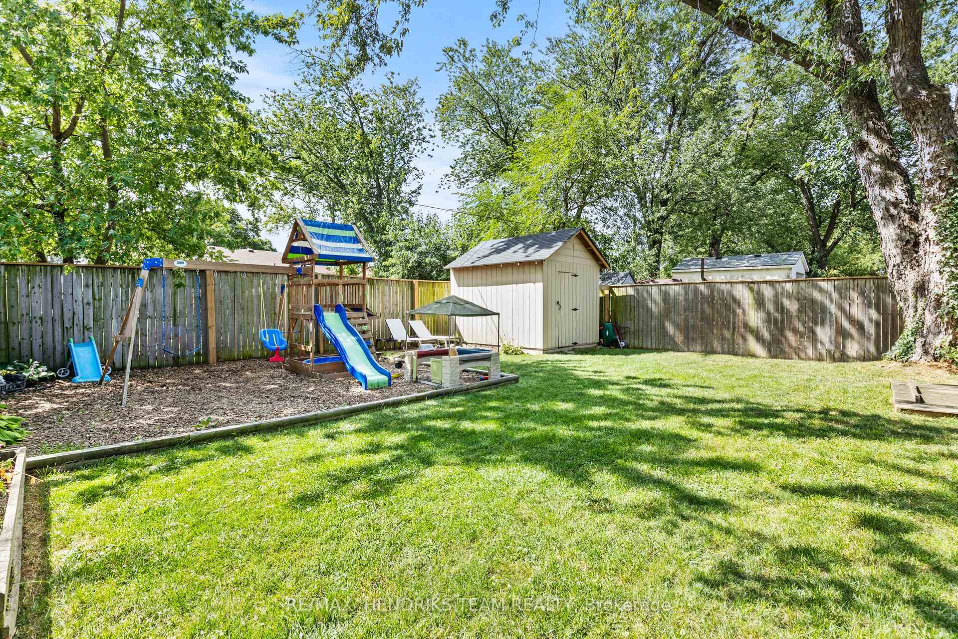 Photo 30 of 40 Alexandra Boulevard, St. Catharines, Secord Woods — HOMEH