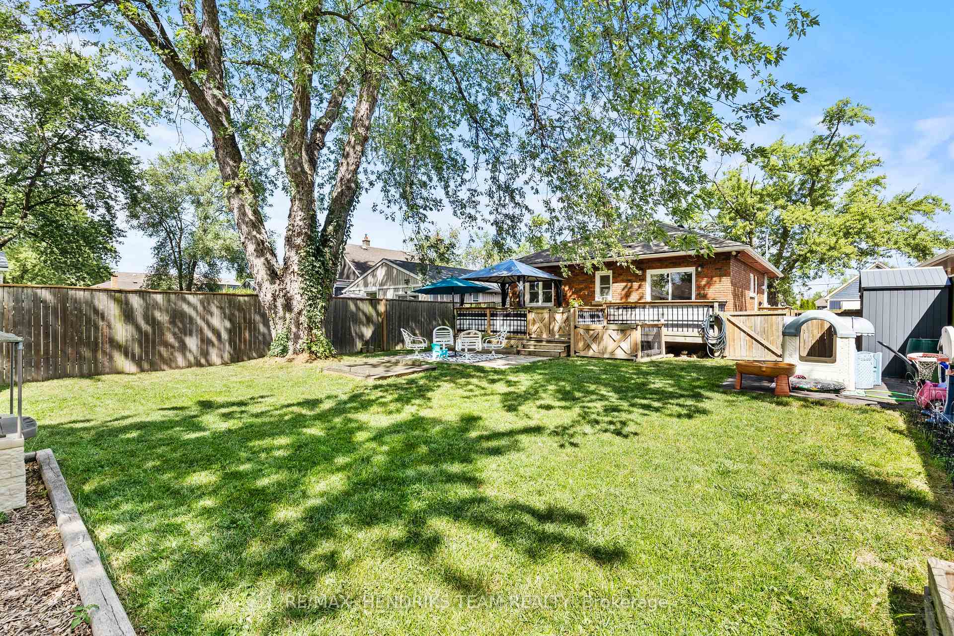 Photo 31 of 40 Alexandra Boulevard, St. Catharines, Secord Woods — HOMEH