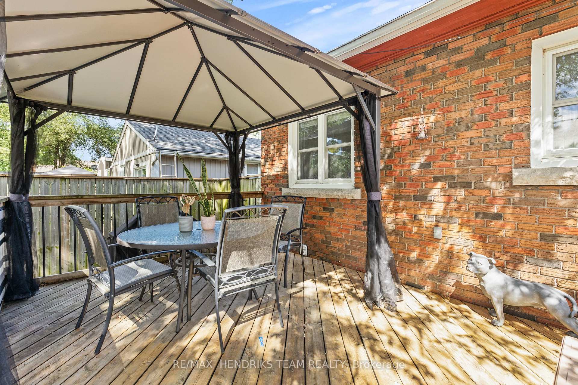 Photo 34 of 40 Alexandra Boulevard, St. Catharines, Secord Woods — HOMEH