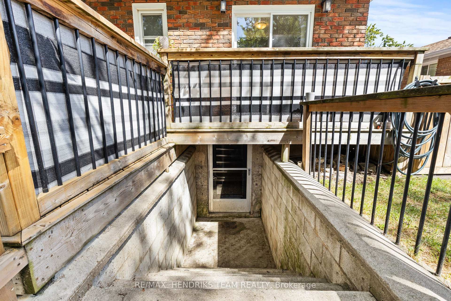 Photo 35 of 40 Alexandra Boulevard, St. Catharines, Secord Woods — HOMEH