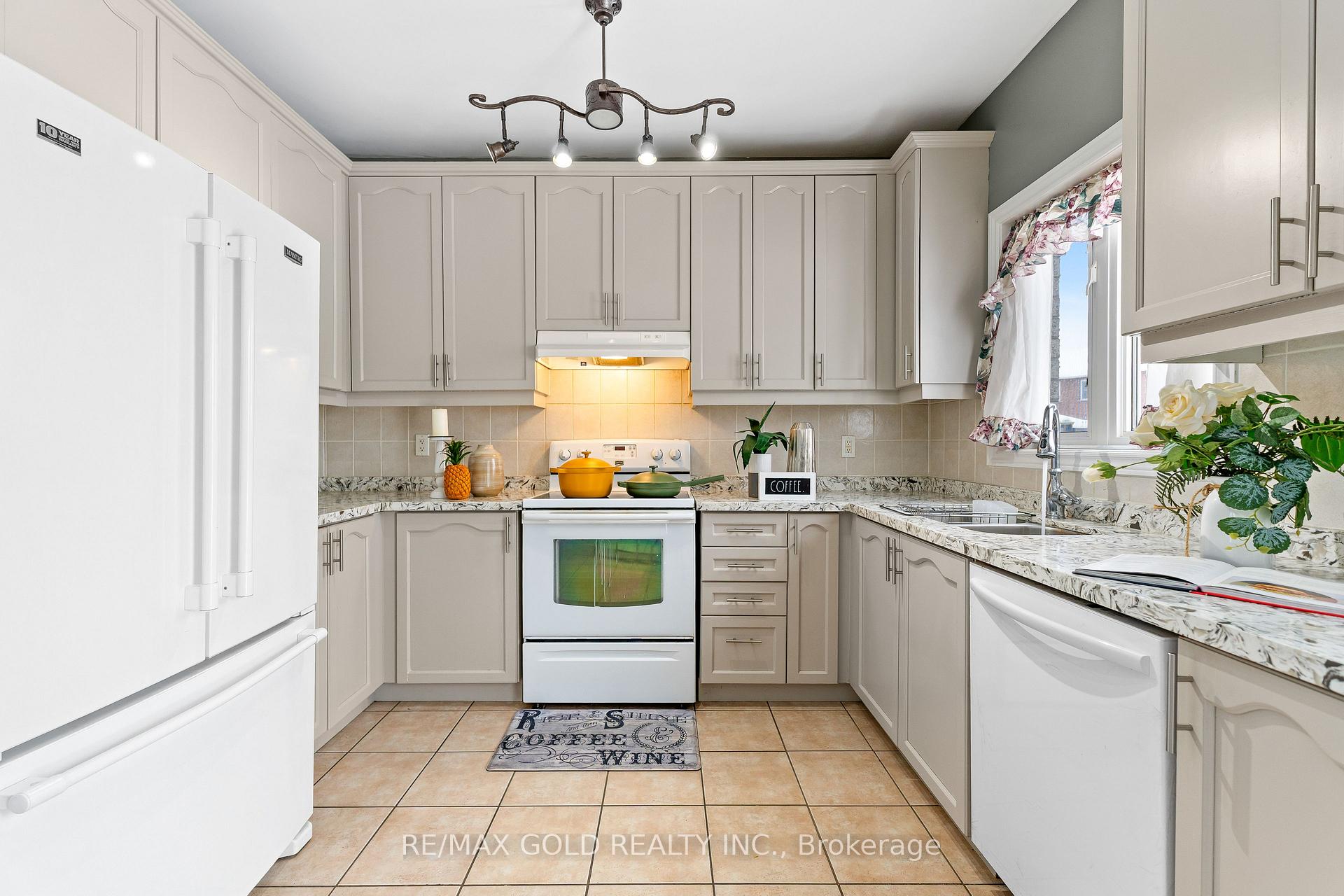 Photo 16 of 24 Trailhead Crescent, Brampton, Sandringham-Wellington — HOMEH
